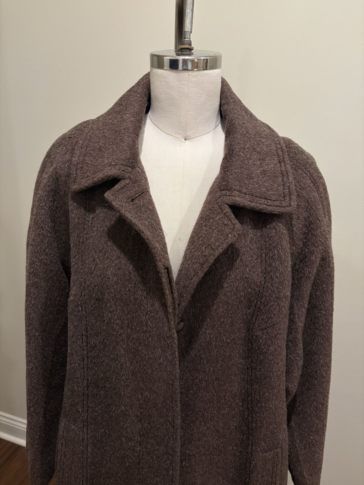 Vintage Llama wool brown coat with tortoise shell buttons Size M / US 6-8 / IT 42-44 - 1 Thumbnail