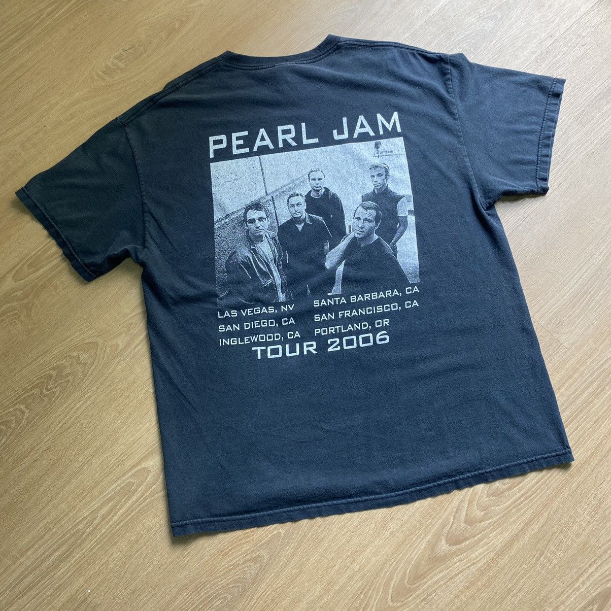 Band Tees × Vintage RARE! Vintage 2006 Pearl Jam Tour Eddie Band Tees Size US XL / EU 56 / 4 - 2 Thumbnail