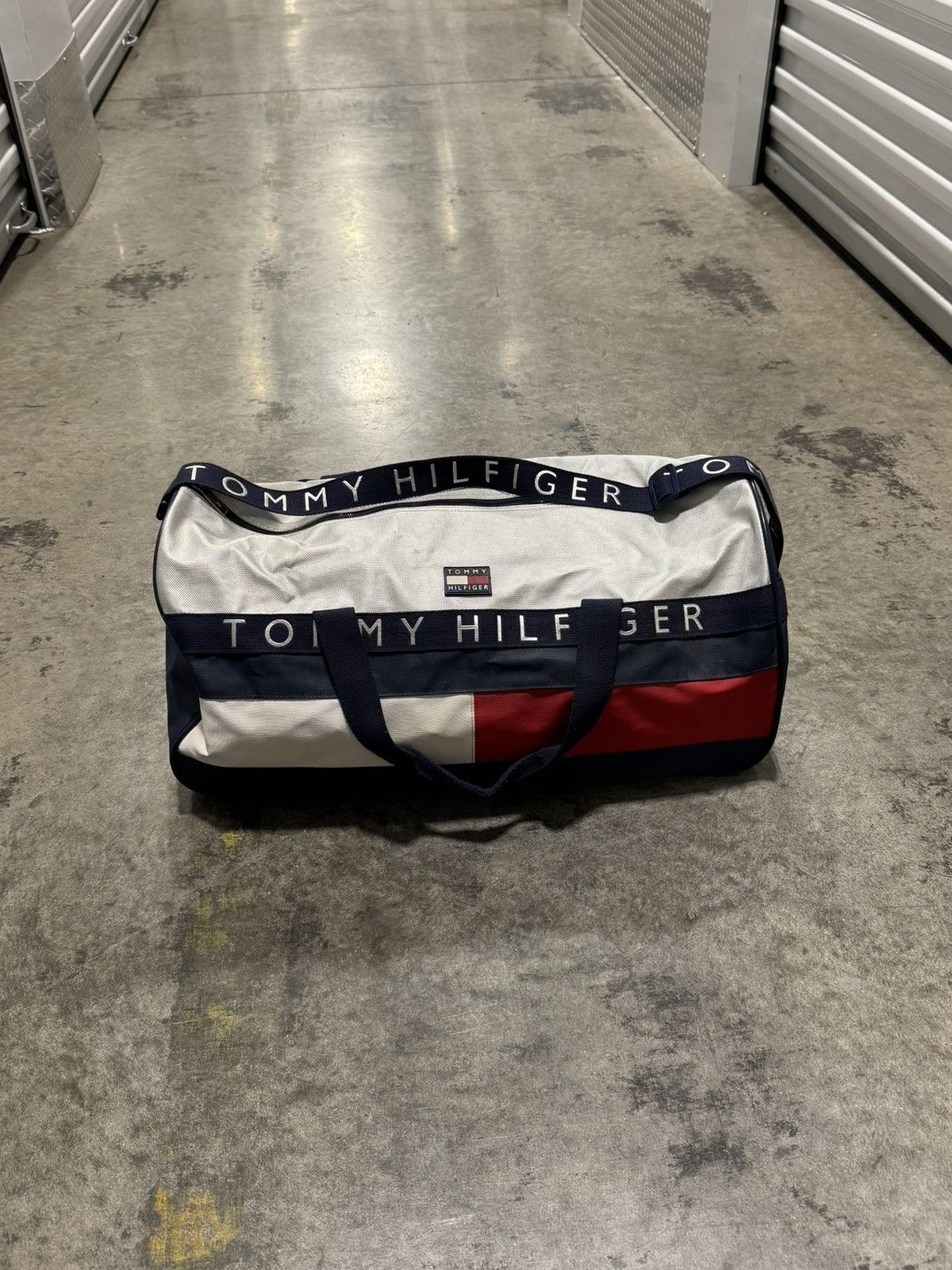Tommy Hilfiger 90s Vintage Tommy Hilfiger Big Flag Duffle Bag Size ONE SIZE - 1 Thumbnail
