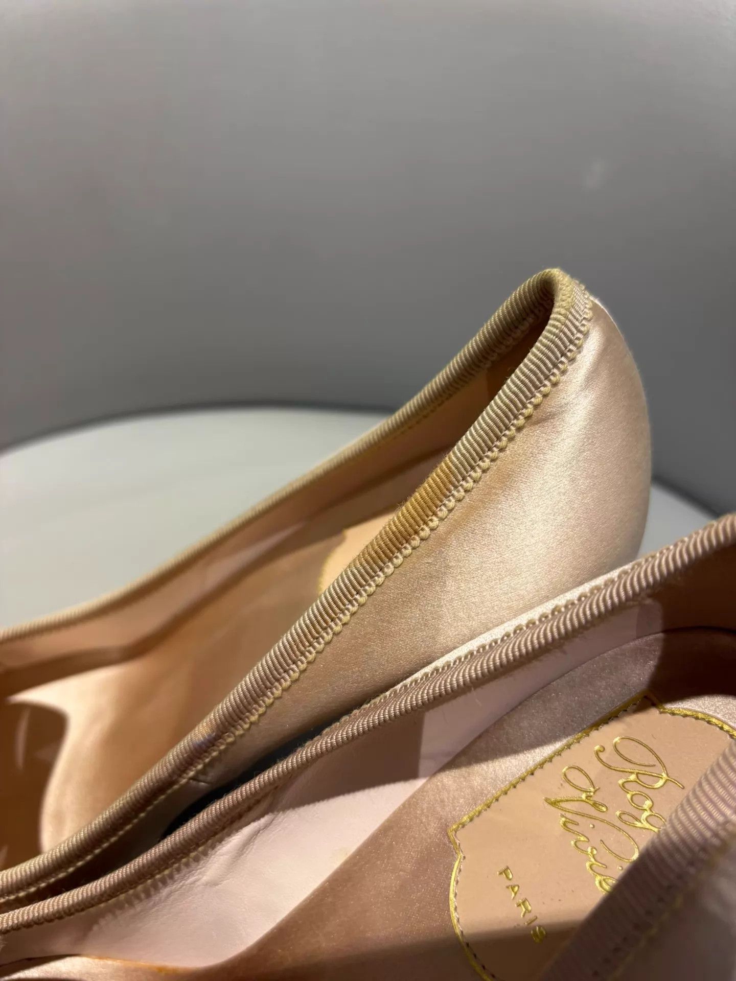 Roger Vivier RV Champagne Pink Pointed Toe Strass Buckle Heels 37 Unused Size US 6.5 / IT 36.5 - 6 Thumbnail