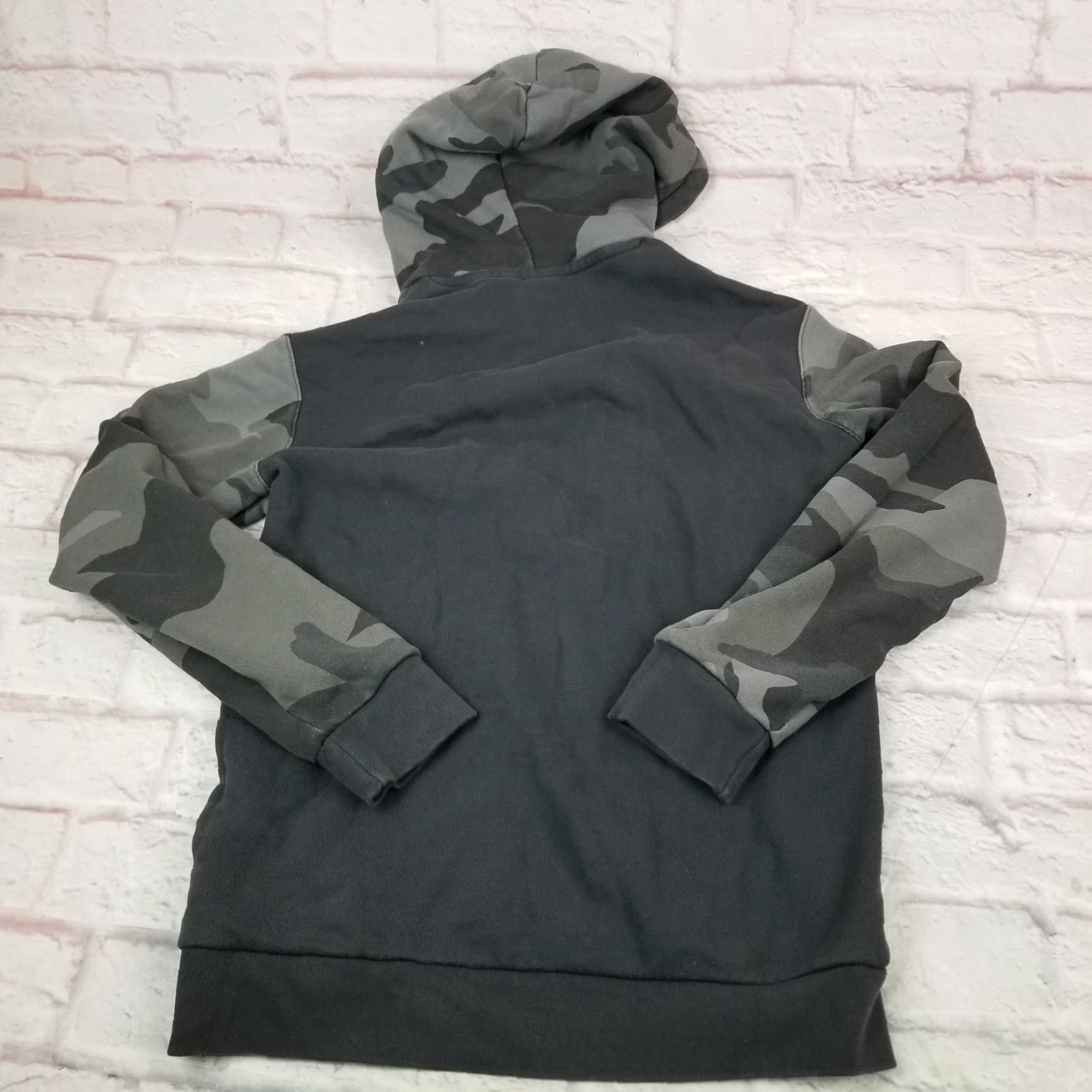 Adidas Adidas Mens Pullover Hoodie Athletic Fit Size Small Long Sleeve Gray Camo Size US S / EU 44-46 / 1 - 3 Thumbnail