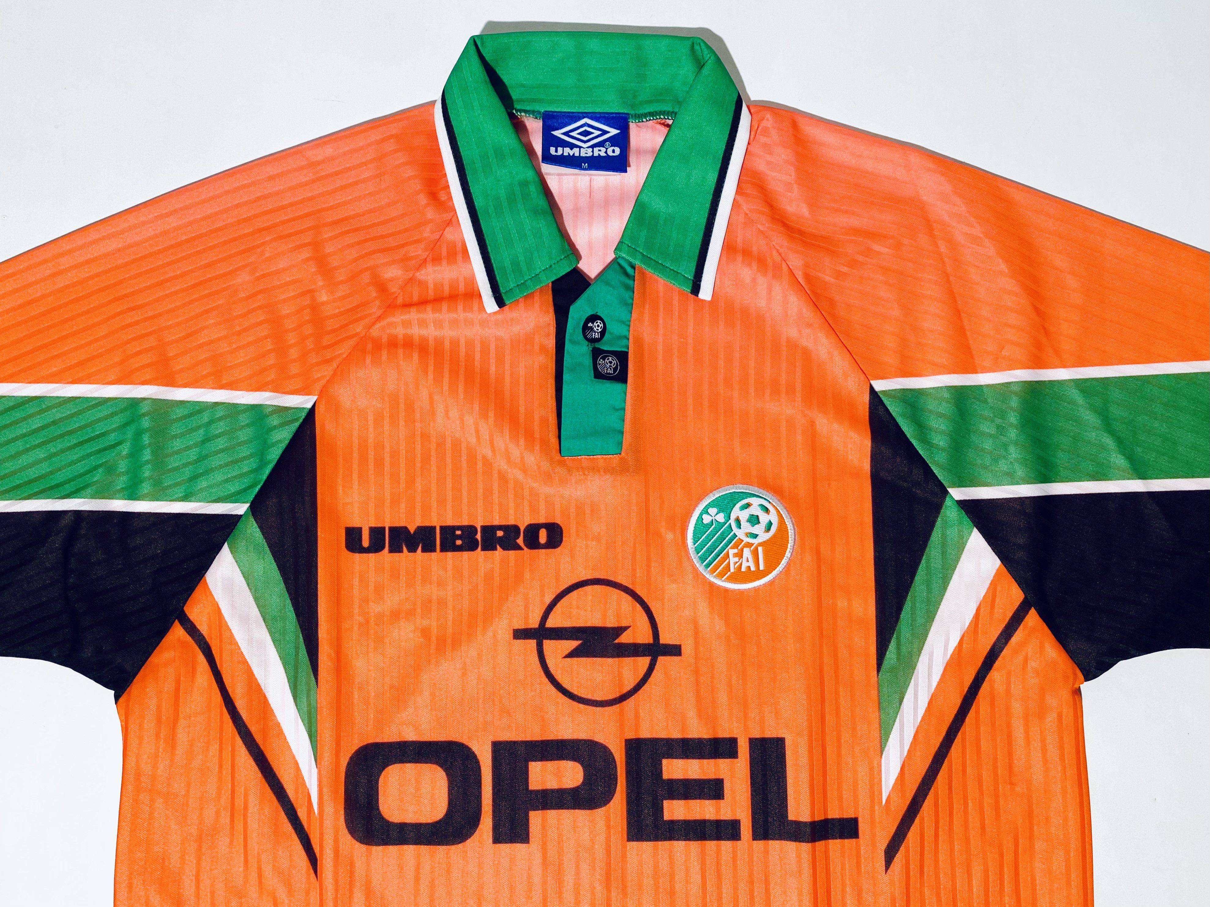 Umbro Ireland 1996 - 1998 Away Jersey 96/98 Size US M / EU 48-50 / 2 - 4 Thumbnail