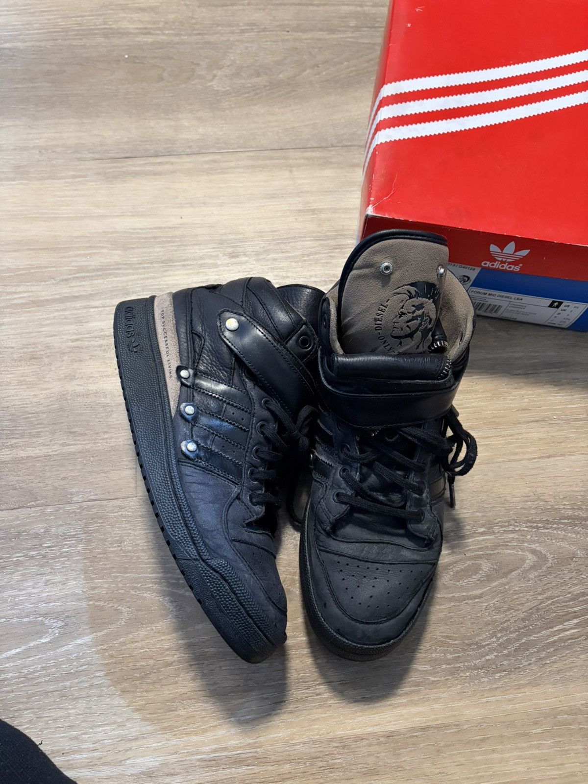 Adidas × Diesel FW11 Diesel x Adidas Forum Mid Size US 9.5 / EU 42-43 - 5 Thumbnail