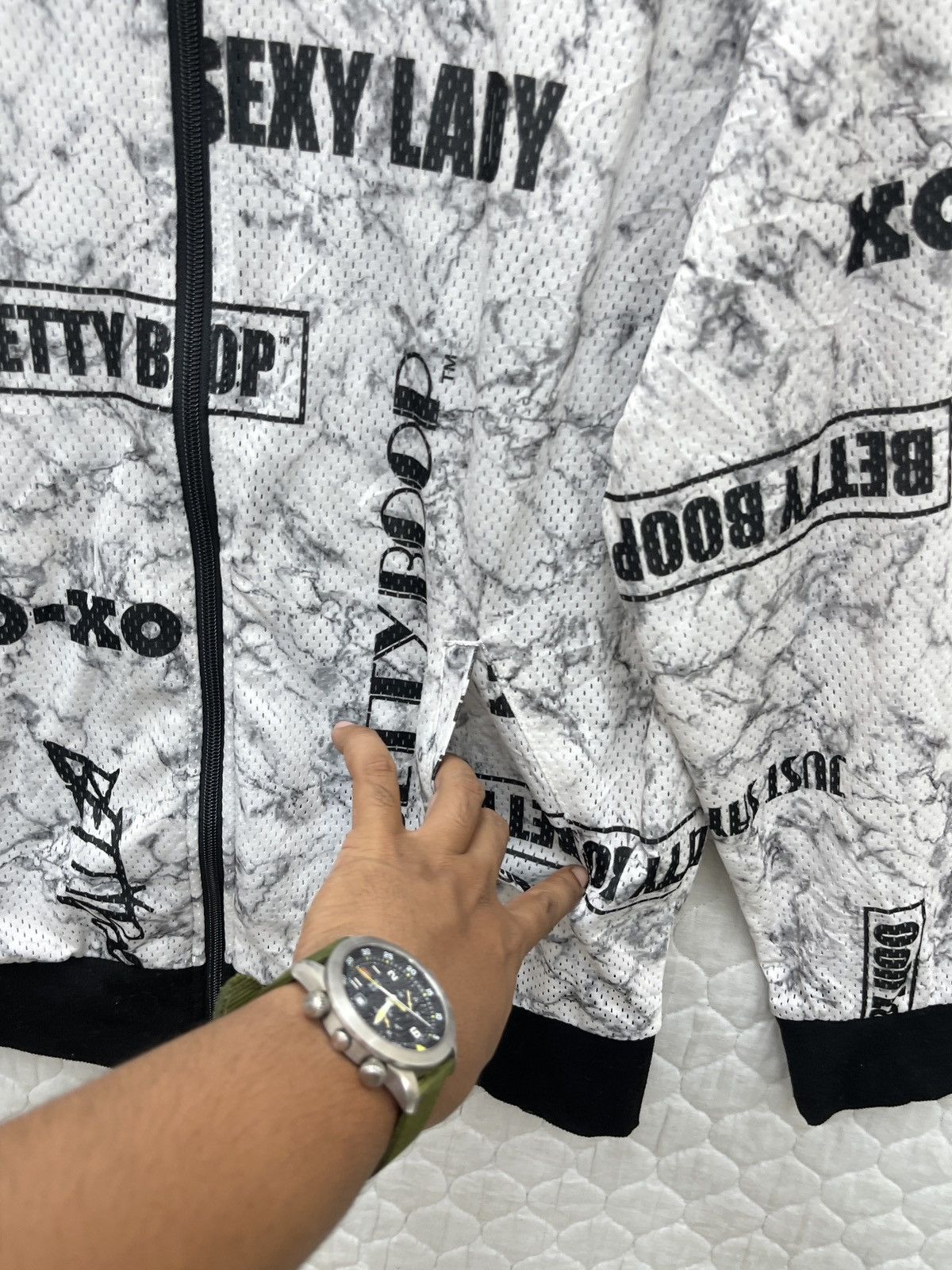 Cartoon Network 🔥🔥🔥STEALS BETTY BOOP FULL PRINT MESH SWEATER Size M / US 6-8 / IT 42-44 - 5 Thumbnail
