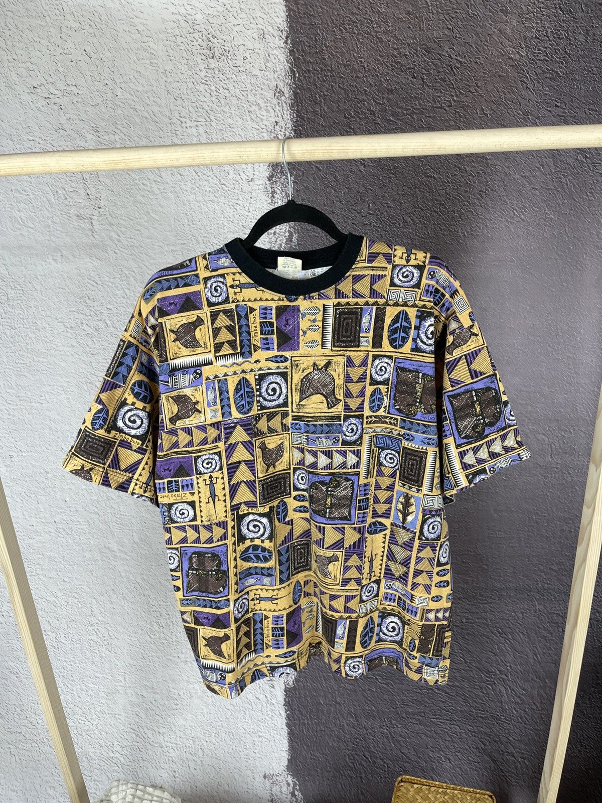 Vintage Earth vintage handmade in Zimbabwe Rhino allover print tee Size US L / EU 52-54 / 3 - 1 Thumbnail