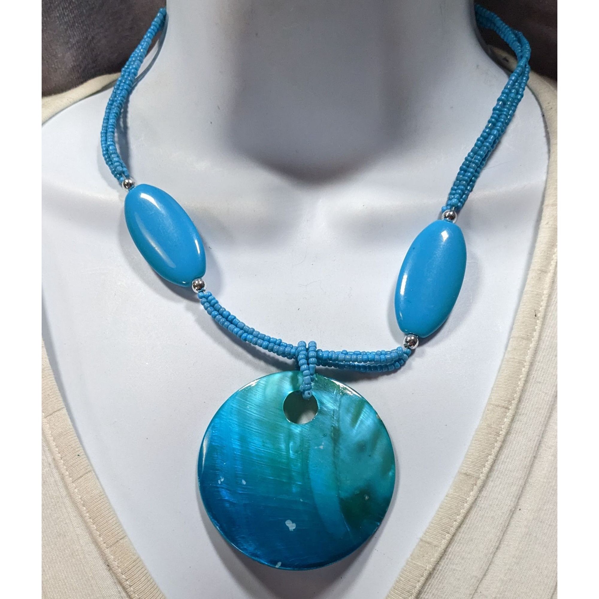 Other Beachy Mermaidcore Beaded Necklace With Large Dyed Shell Pen Size ONE SIZE - 6 Thumbnail