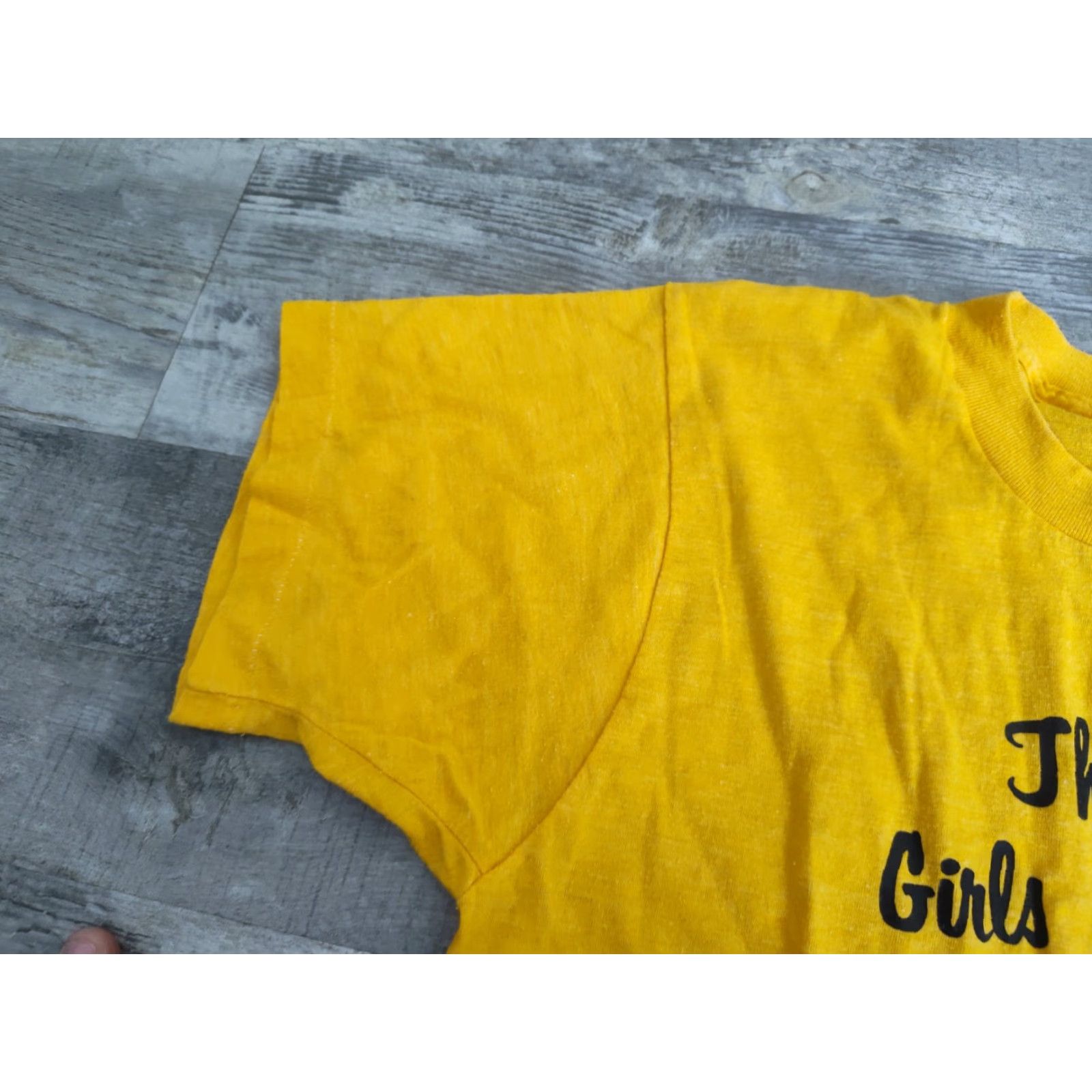 Vintage Vintage NMU Wildcats T-Shirt Unisex Small Yellow 1980s Sportswear Beach Made in USA Size US S / EU 44-46 / 1 - 6 Thumbnail