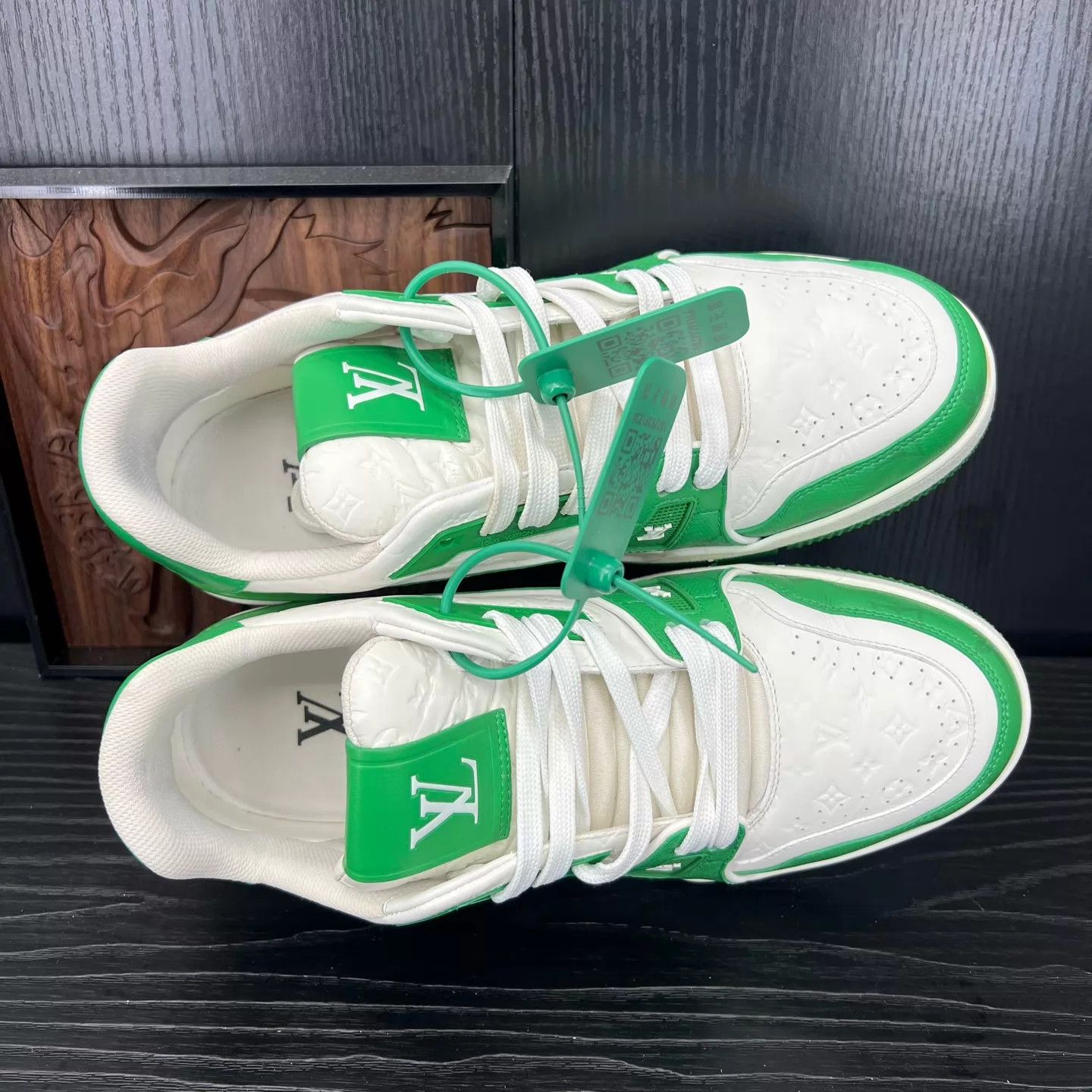 Louis Vuitton LV Trainer White Green Embossed 7.5/41.5 Worn 2x Size US 8.5 / EU 41-42 - 5 Thumbnail