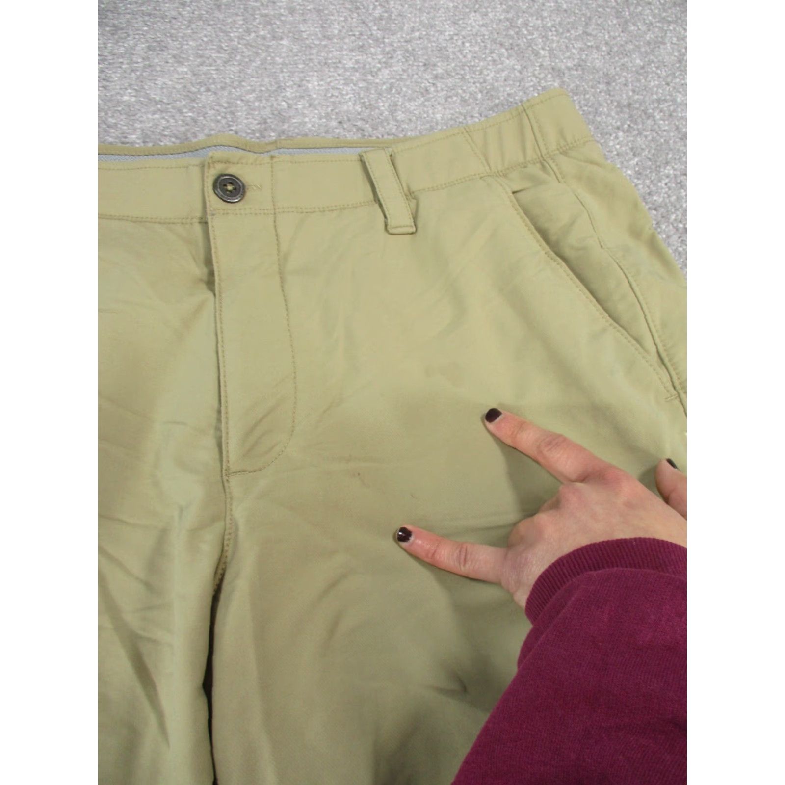 Under Armour Under Armour Shorts Mens 34 Heatgear Chino Casual Travel Workwear Nylon Polyester Spandex Beige 34 Mens Size US 34 / EU 50 - 2 Thumbnail