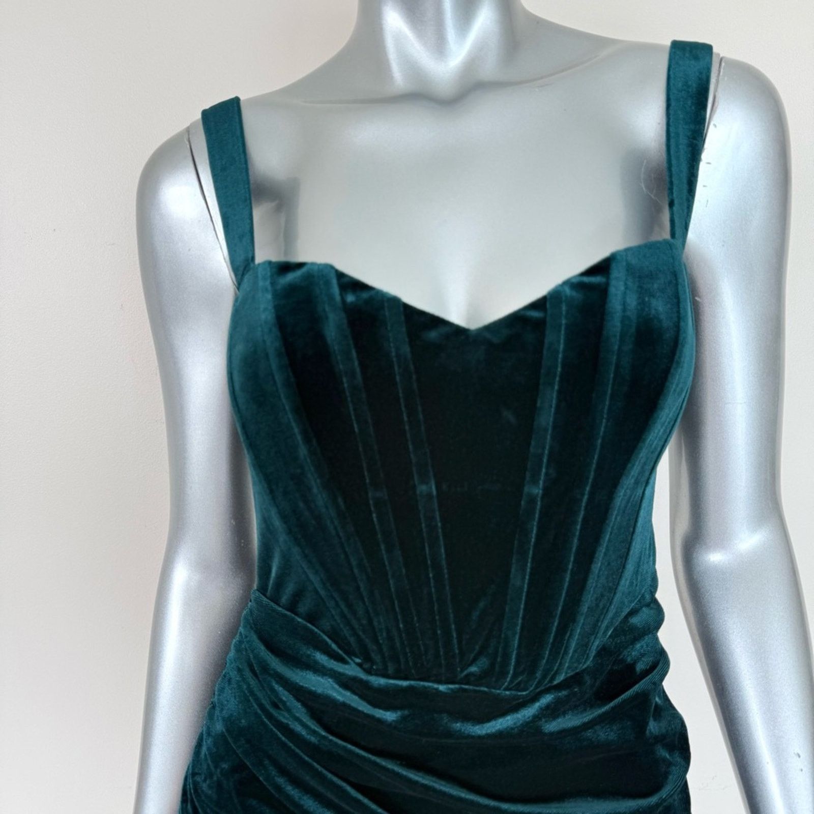 Other NWT!!! Luxe Dress green velvet dress size M Size M / US 6-8 / IT 42-44 - 3 Thumbnail