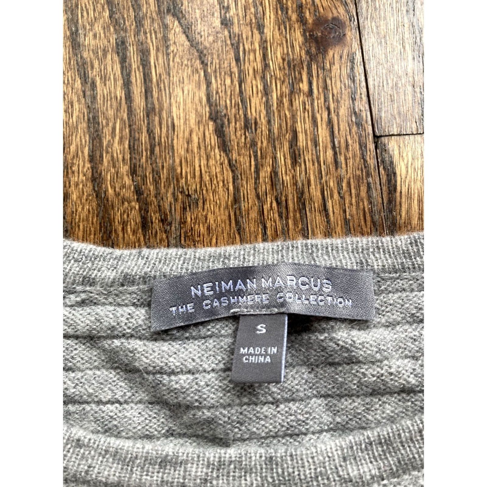 Neiman Marcus Neiman Marcus Sweater Womens Gray Cashmere Pullover Asymmetric Small Regular Sleeve Long Size S / US 4 / IT 40 - 6 Thumbnail