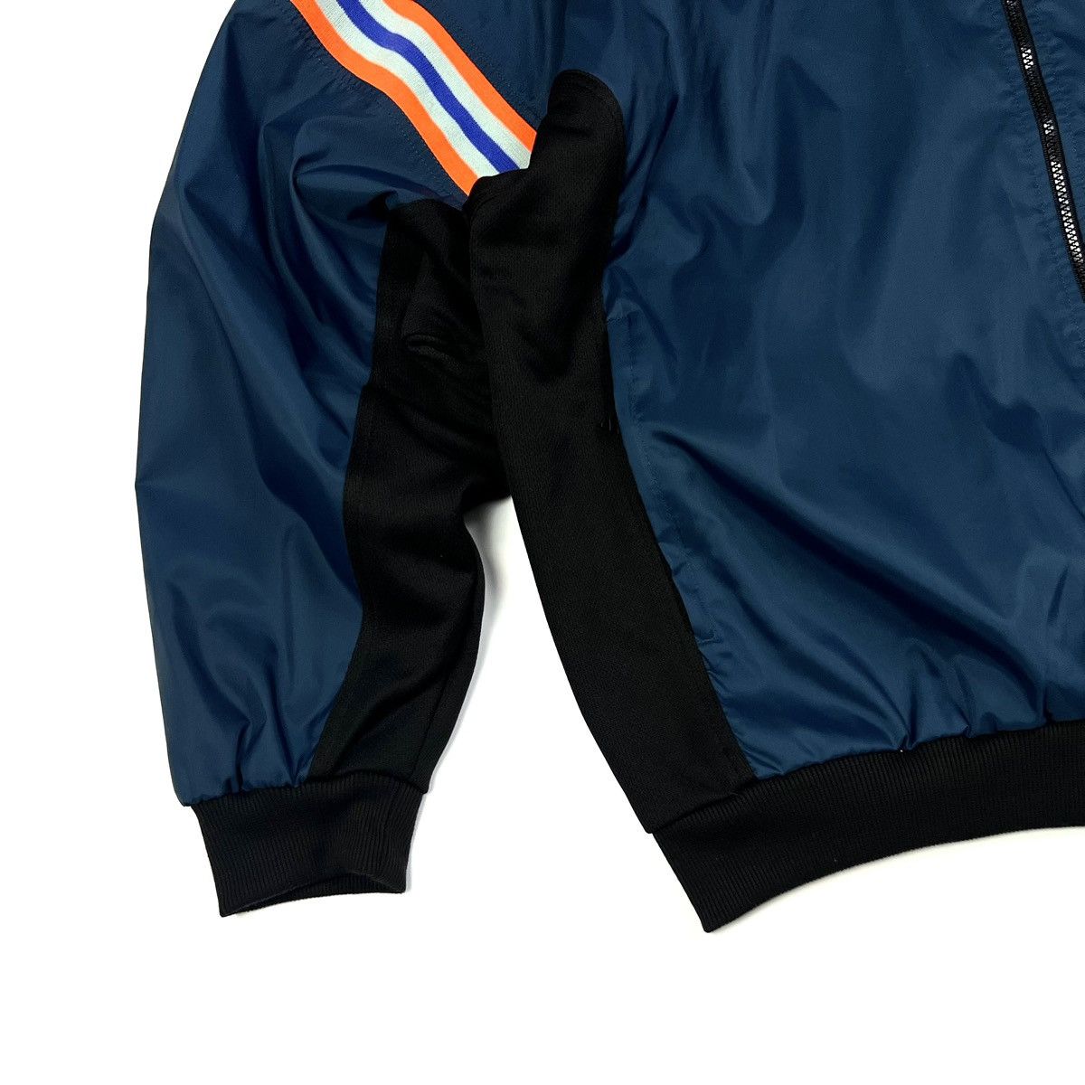 Adidas × Vintage Vintage Adidas Oversized Nylon Windbreaker Jacket Size XL Size US XL / EU 56 / 4 - 7 Thumbnail