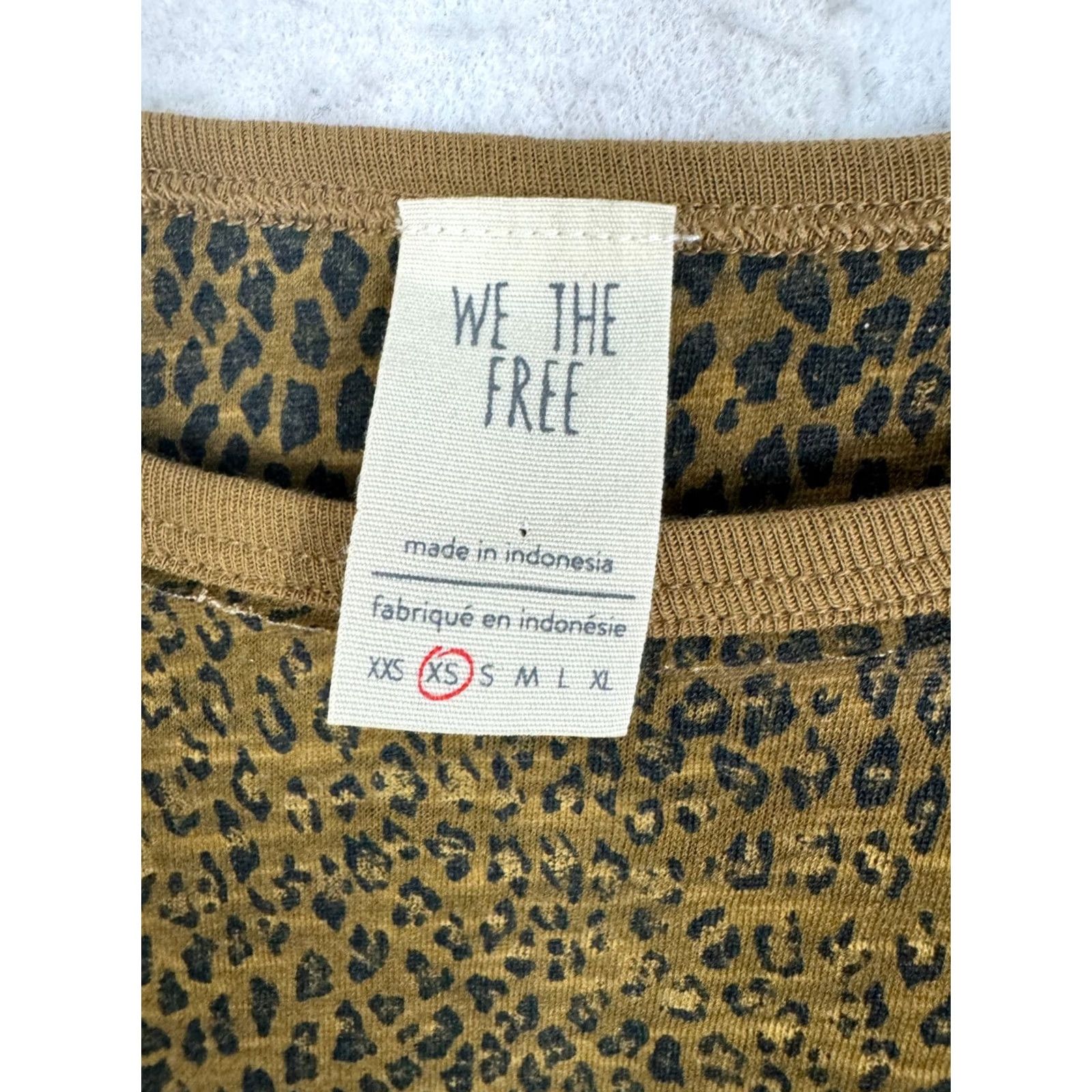 Vintage We The Free People Leopard Cat Print T shirt Women XS Short Sleeve Lightweight Size XS / US 0-2 / IT 36-38 - 2 Thumbnail
