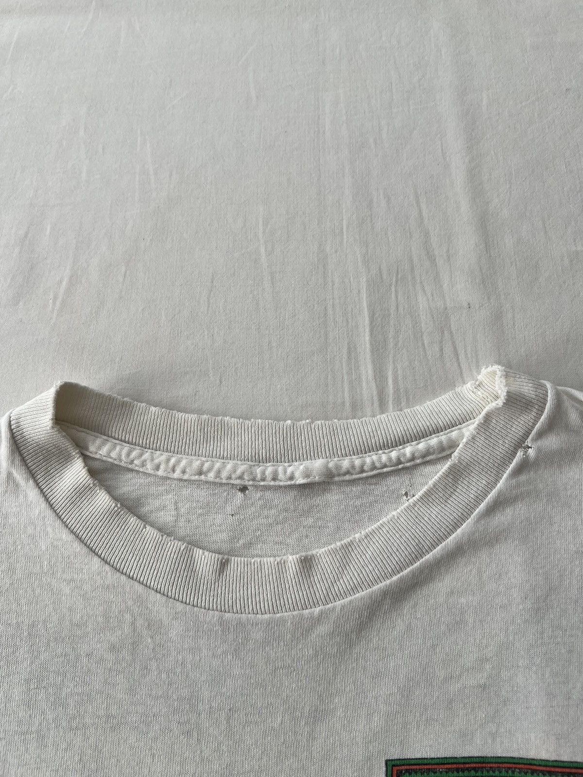 Vintage Vintage 90s Frog Rainforest Sun Lover Thrashed White T-shirt Size US XL / EU 56 / 4 - 15 Thumbnail