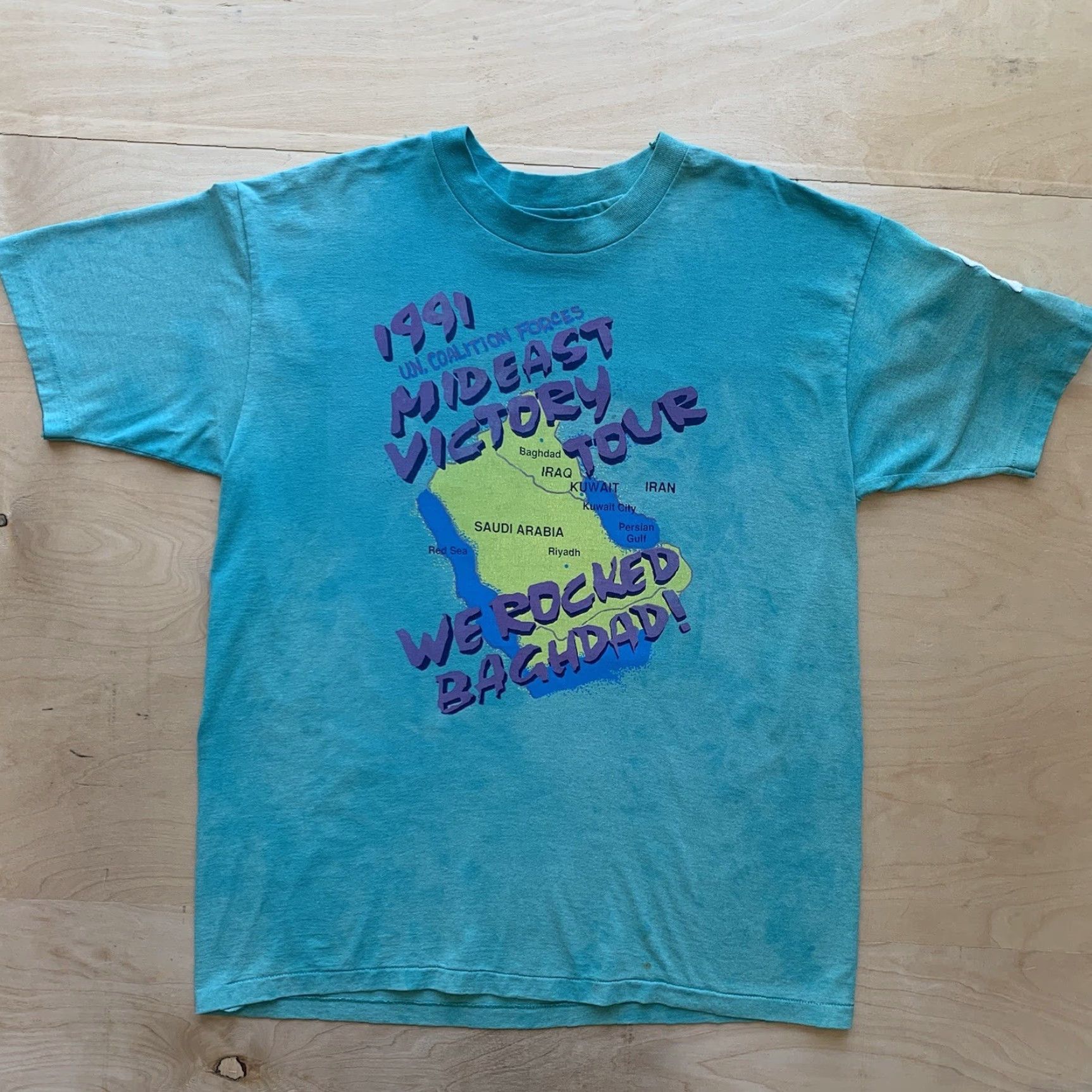 Altea VINTAGE Mideast Victory Tour Shirt XL Teal Rocked Baghdad 80s Army Guns Shirt Mens XL Blue Cotton T-Shirt Graphic Print Limited Edition Vintage Size US XL / EU 56 / 4 - 2 Thumbnail