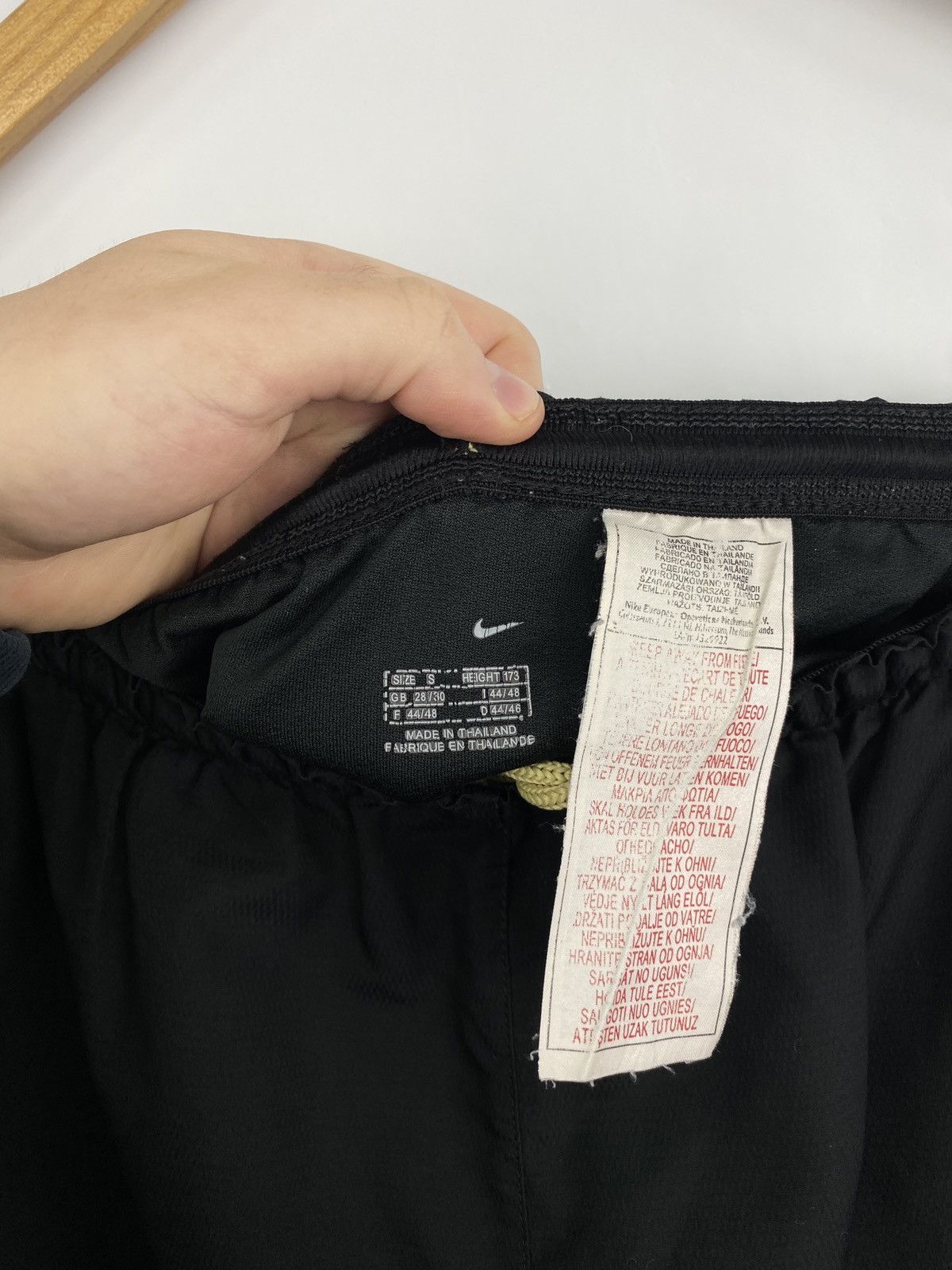Nike Vintage 90s Nike Manchester United Soccer Shorts rare retro Size US 32 / EU 48 - 5 Thumbnail