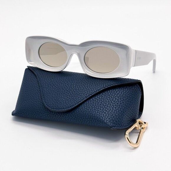Loewe NEW LOEWE SUNGLASSES LW40033I 24C SILVER UNISEX EYEWEAR Size ONE SIZE - 1 Thumbnail
