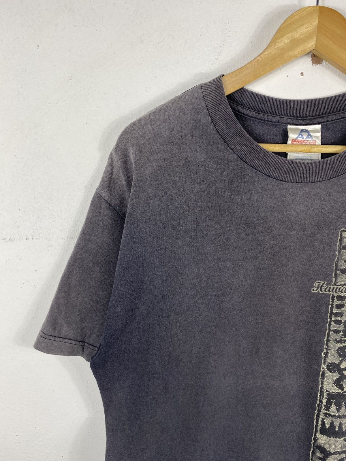 Vintage Vintage 90s Hawaiian Legends Distressed Faded T-Shirt Size US L / EU 52-54 / 3 - 5 Thumbnail