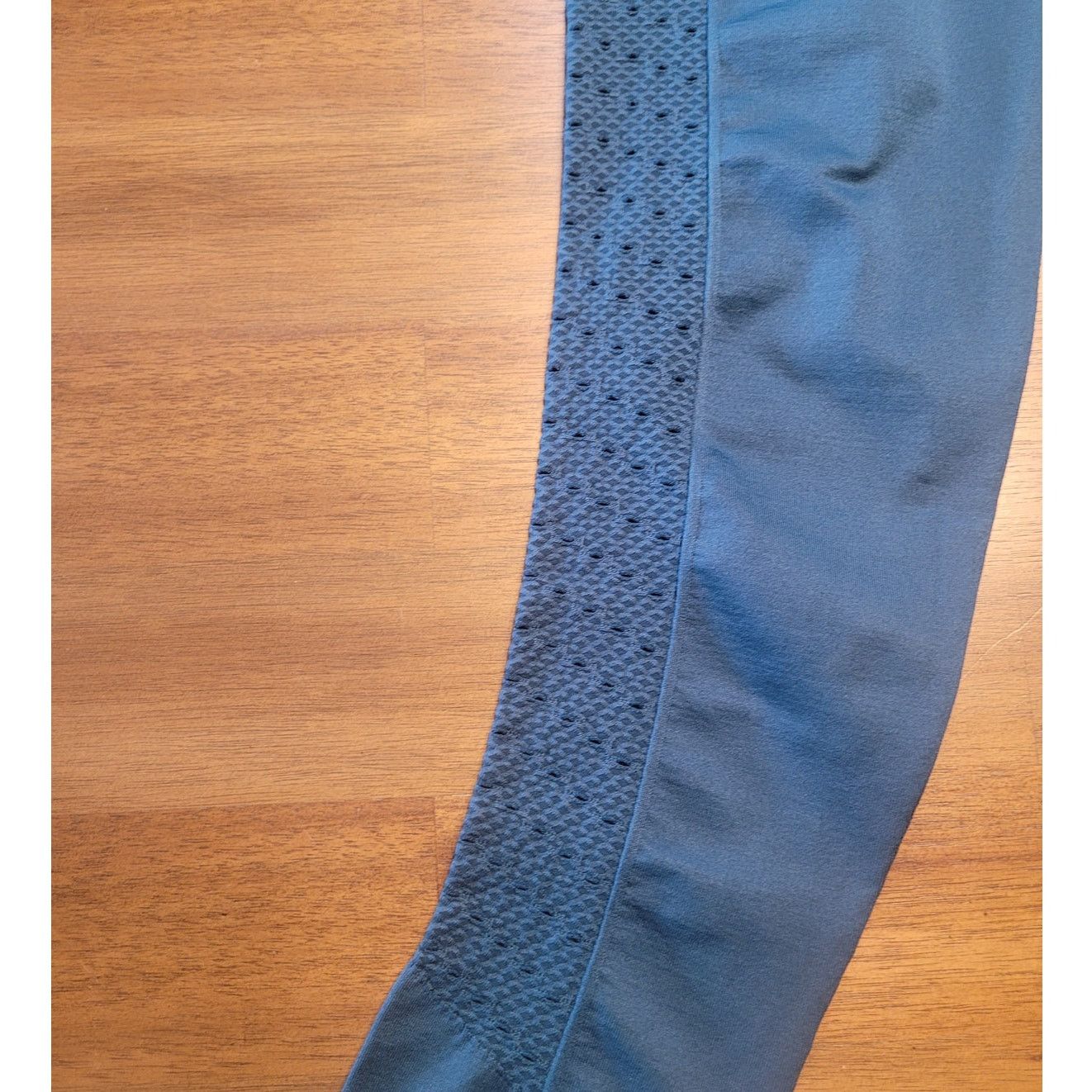 Fabletics Fabletics Seamless Sync 7/8 Leggings Green S EUC Size 24" / US 00 / IT 34 - 9 Thumbnail