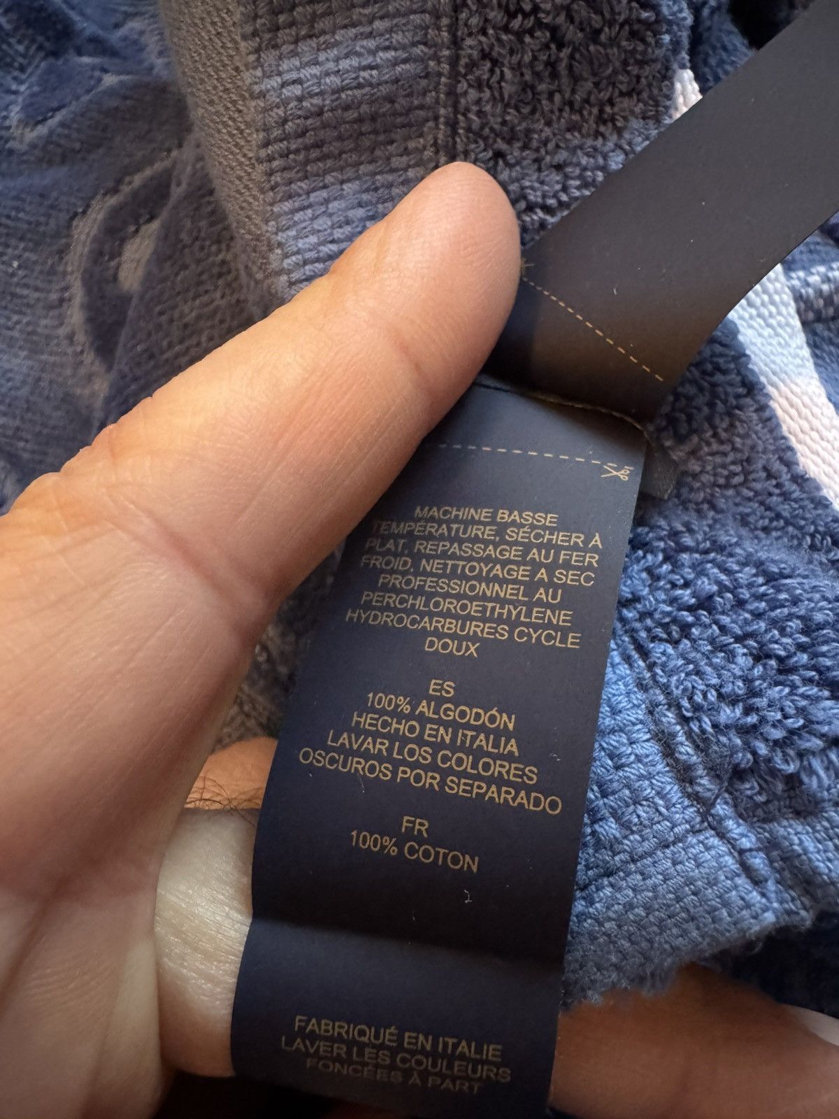 Louis Vuitton LOUIS VUITTON beach towel sizes in photos by tape measure Size ONE SIZE - 20 Thumbnail