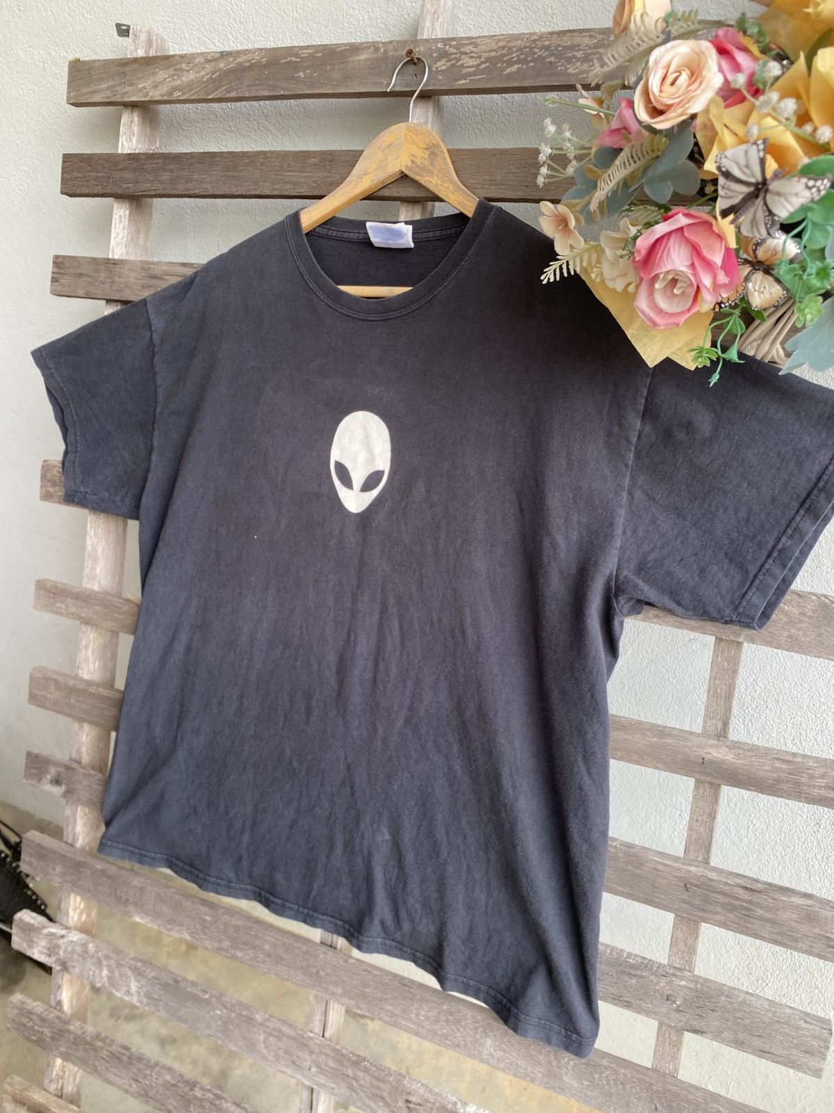 Hypebeast Vintage Y2K Alienware Logo Faded Computer Gaming Tshirt Size US XL / EU 56 / 4 - 2 Thumbnail