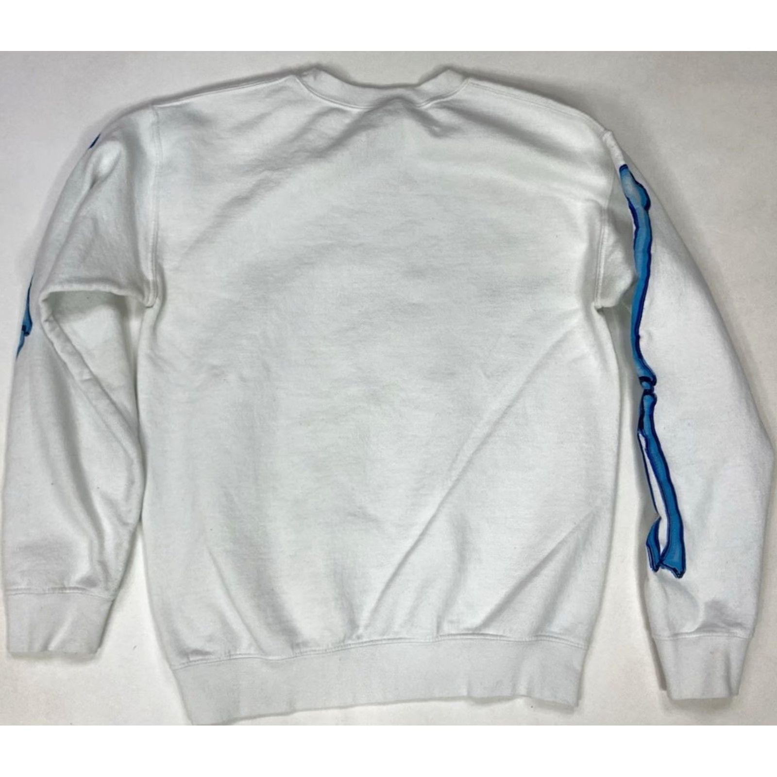 Vintage BAD BUNNY El Ultimo Tour Del Mundo Crewneck Sweatshirt Women Small White Blue Size S / US 4 / IT 40 - 4 Thumbnail