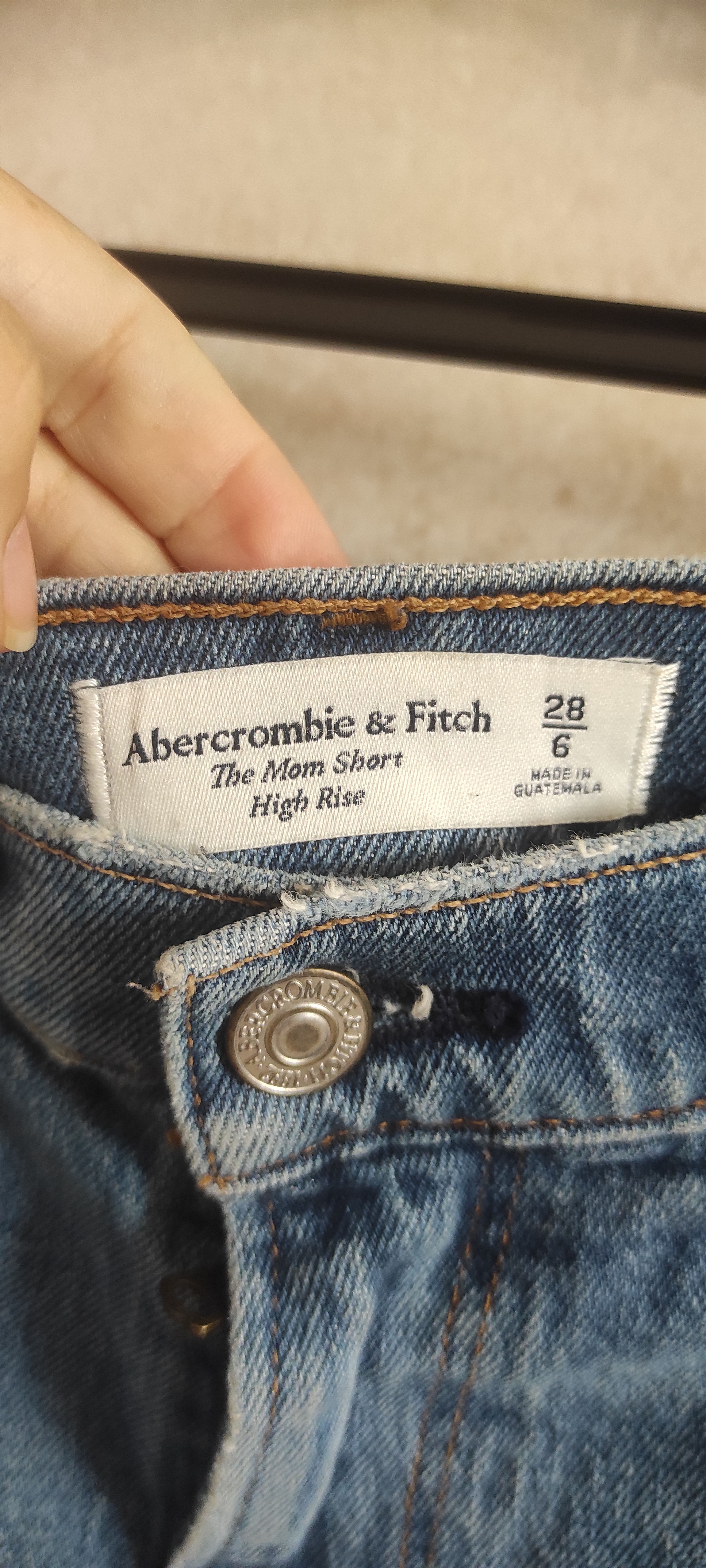 Abercrombie & Fitch Abercrombie & Fitch The Mom Shorts Mid Rise Distressed Sz 28 Size 28" / US 6 / IT 42 - 7 Thumbnail