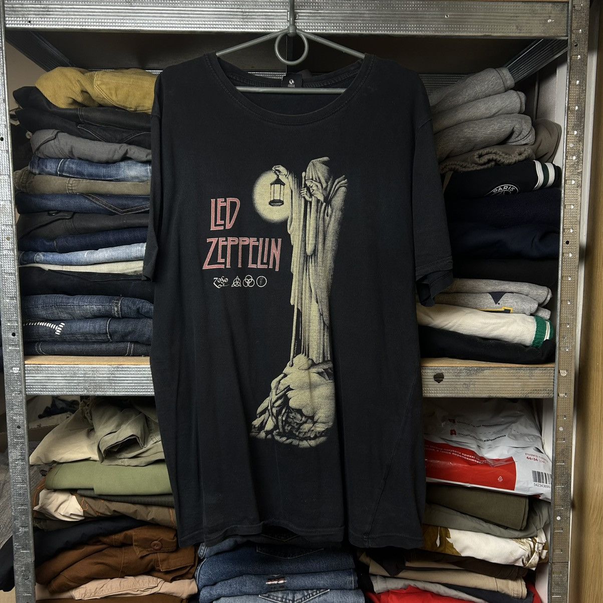 Band Tees Vintage Led Zeppelin 2019 Big Graphic logo rock band tee Size US L / EU 52-54 / 3 - 1 Thumbnail