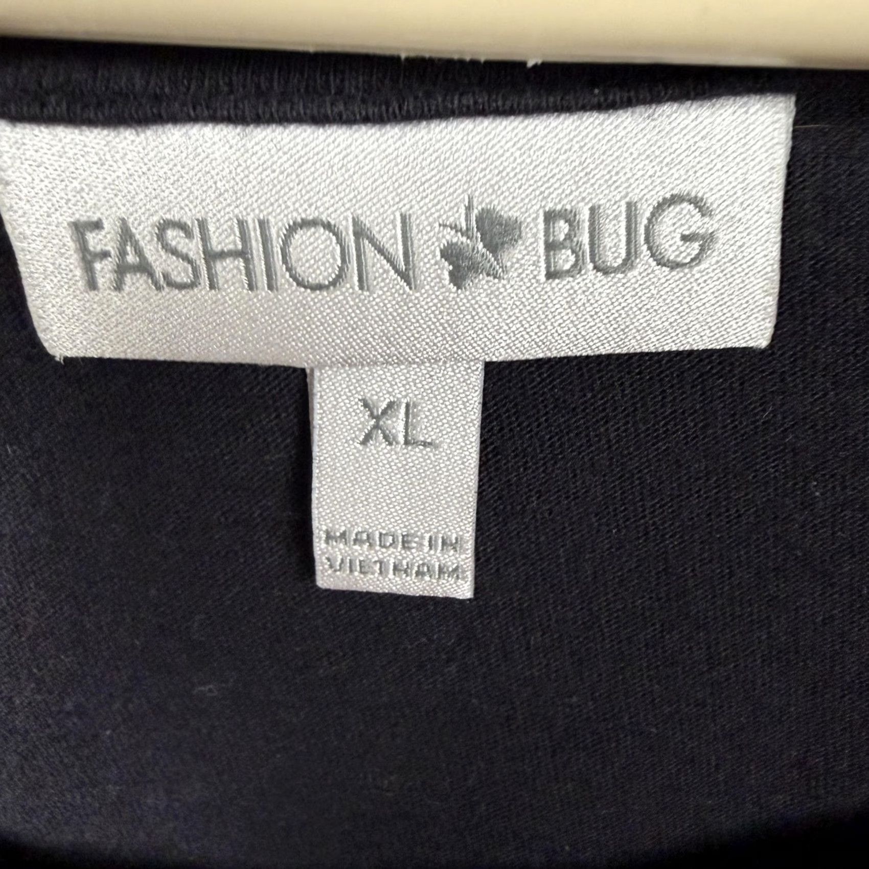 Vintage VINTAGE Fashion Bug Womens XL Black Scoop Neck T-Shirt Studded Silver Front Embellishment Whimsigoth Casual Everyday Everyday Wear Size XL / US 12-14 / IT 48-50 - 4 Thumbnail