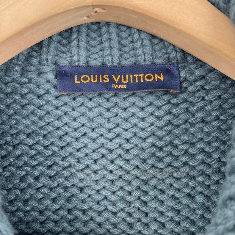 Louis Vuitton Louis Vuitton Blue knit button-down sweater jacket Size US M / EU 48-50 / 2 - 3 Thumbnail