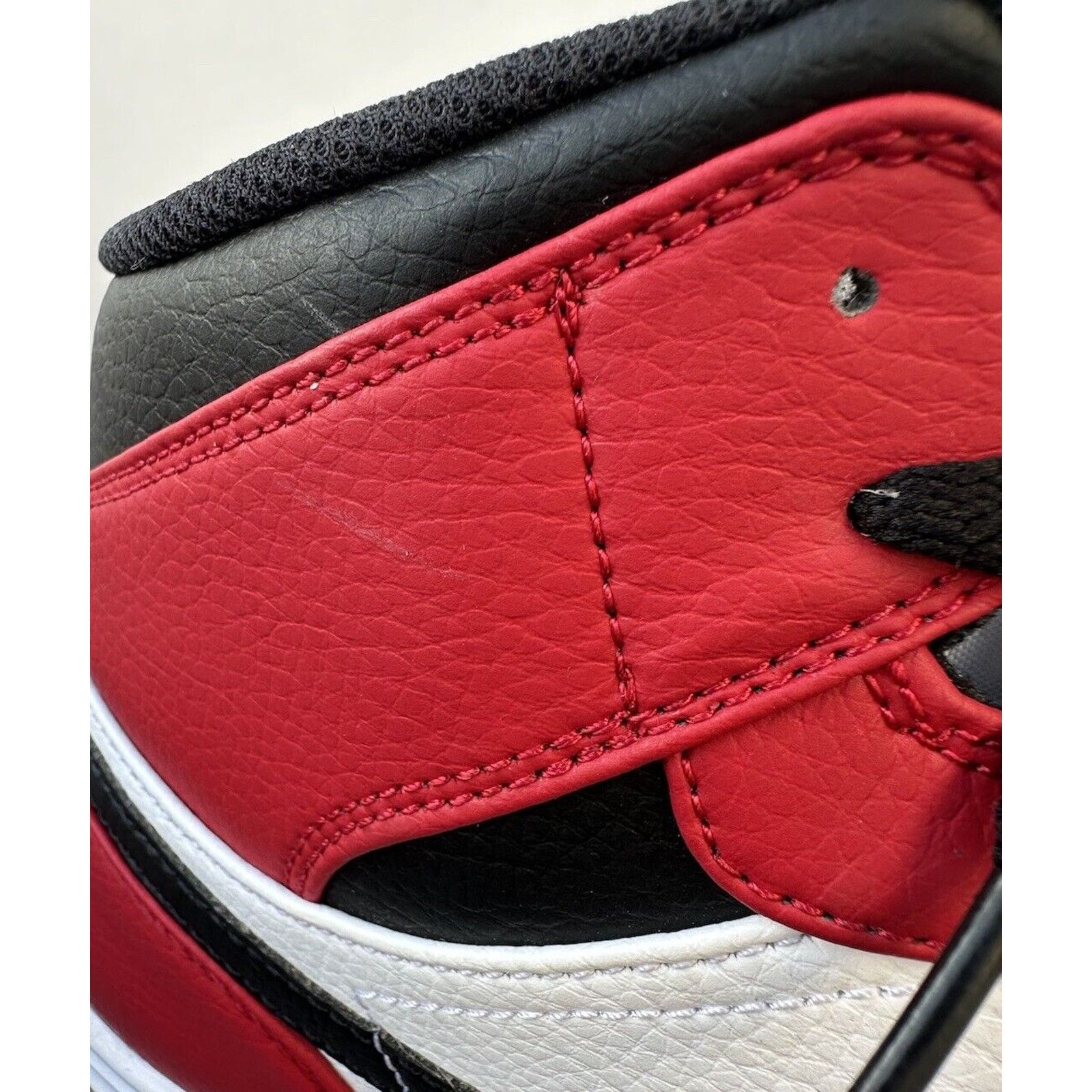 Jordan Brand × Nike Nike Air Jordan 1 Mid Chicago Football Cleats Men’s Size 12 Size US 12 / EU 45 - 7 Thumbnail