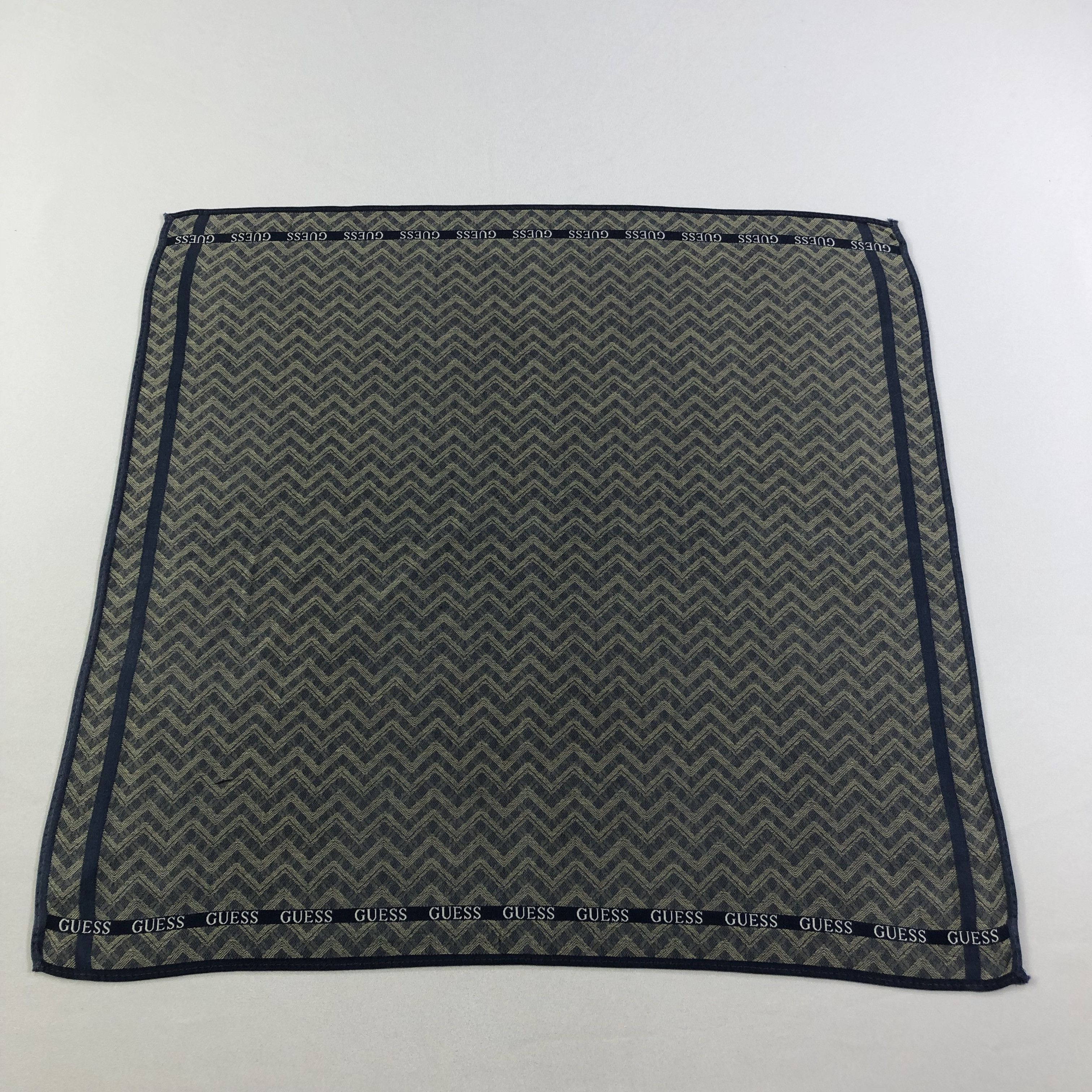 Guess × Vintage Guess Handkerchief Neckerchief Bandana H1974 Size ONE SIZE - 2 Thumbnail