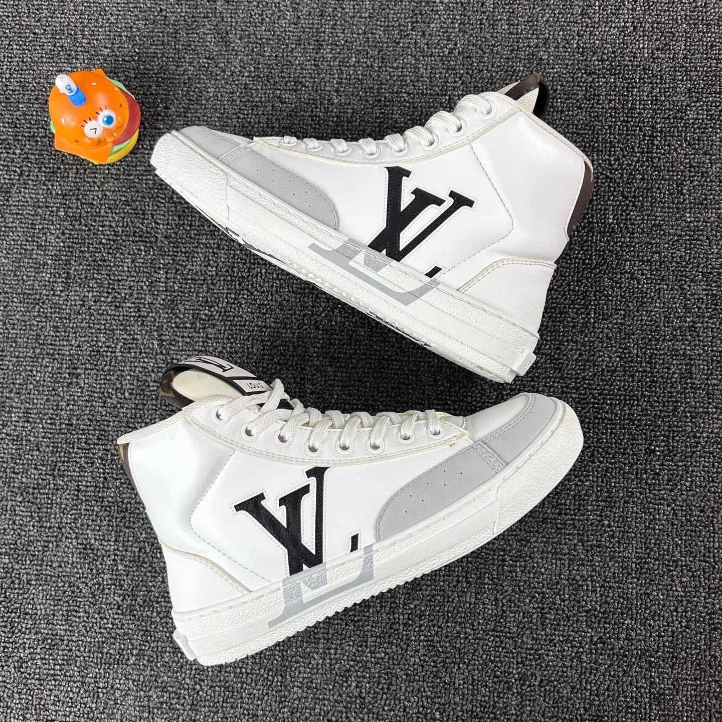 Louis Vuitton Louis Vuitton White Offset Logo Monogram Sneakers Women's 35 Size US 4.5 / IT 34.5 - 4 Thumbnail