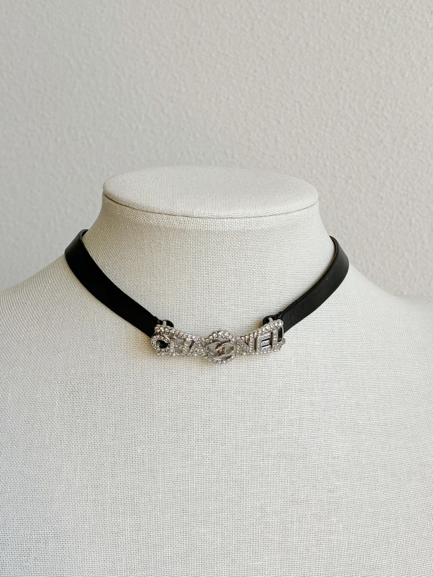 Chanel Chanel 22B Bow Crystal Choker Size ONE SIZE - 1 Thumbnail