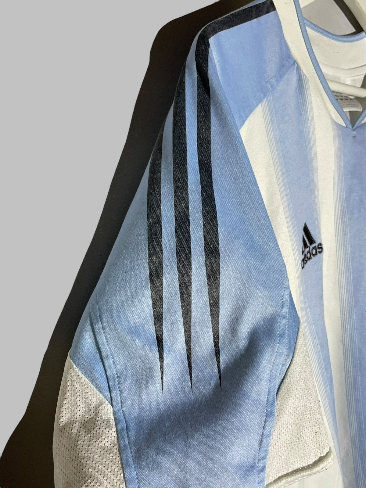 Adidas × Vintage National Team Argentina Adidas 2004 Home Vintage Jersey Size US L / EU 52-54 / 3 - 5 Thumbnail