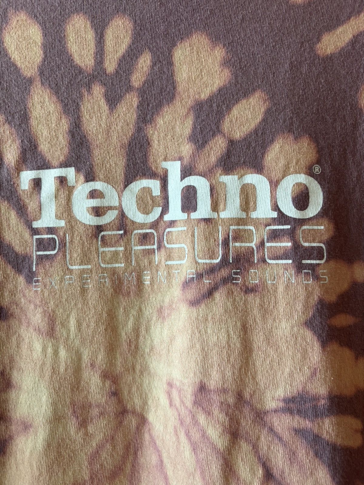 Pleasures Pleasures ‘techno pleasures’ tee Size US M / EU 48-50 / 2 - 2 Thumbnail