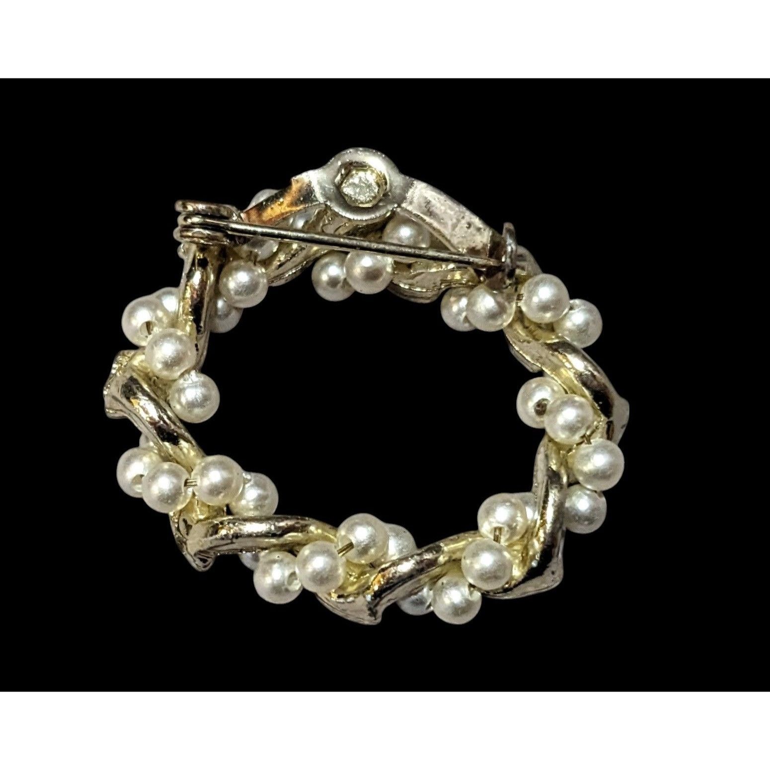 Other Vintage Gold Tone Rhinestone Faux Pearl Wreath Brooch Size ONE SIZE - 4 Thumbnail