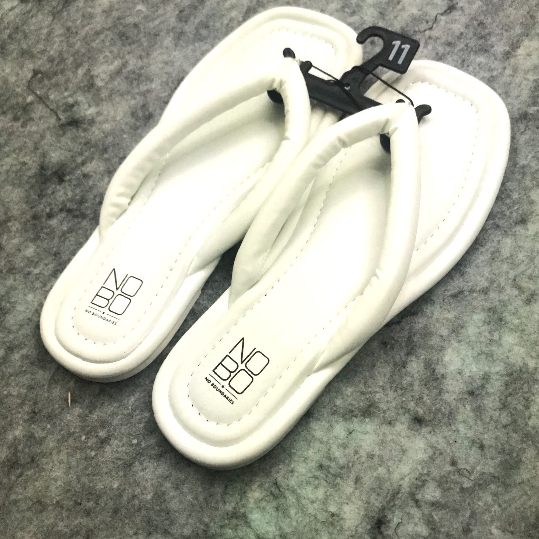 Vintage VINTAGE No Boundaries Womens Flip Flops Size 11 White Thong Cushioned Memory Foam Sandal Size US 11 / IT 41 - 2 Thumbnail