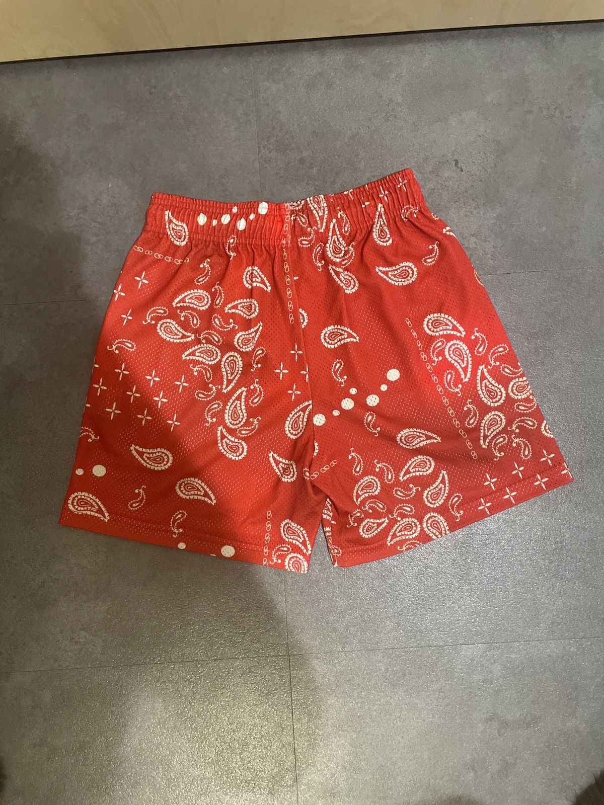 Eric Emanuel Eric Emanuel EE Basic Short red paisley (SS25) medium Size US 30 / EU 46 - 3 Thumbnail