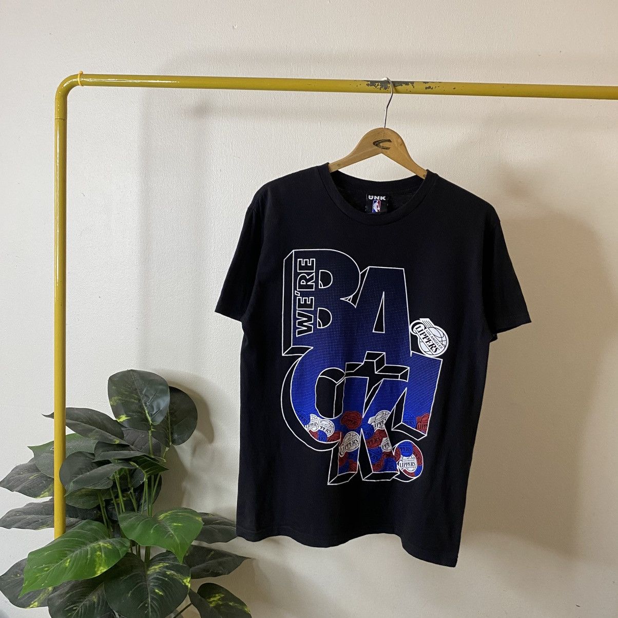NBA Vintage Y2K UNK x LA Clippers Collaboration T Shirt Size US M / EU 48-50 / 2 - 1 Thumbnail