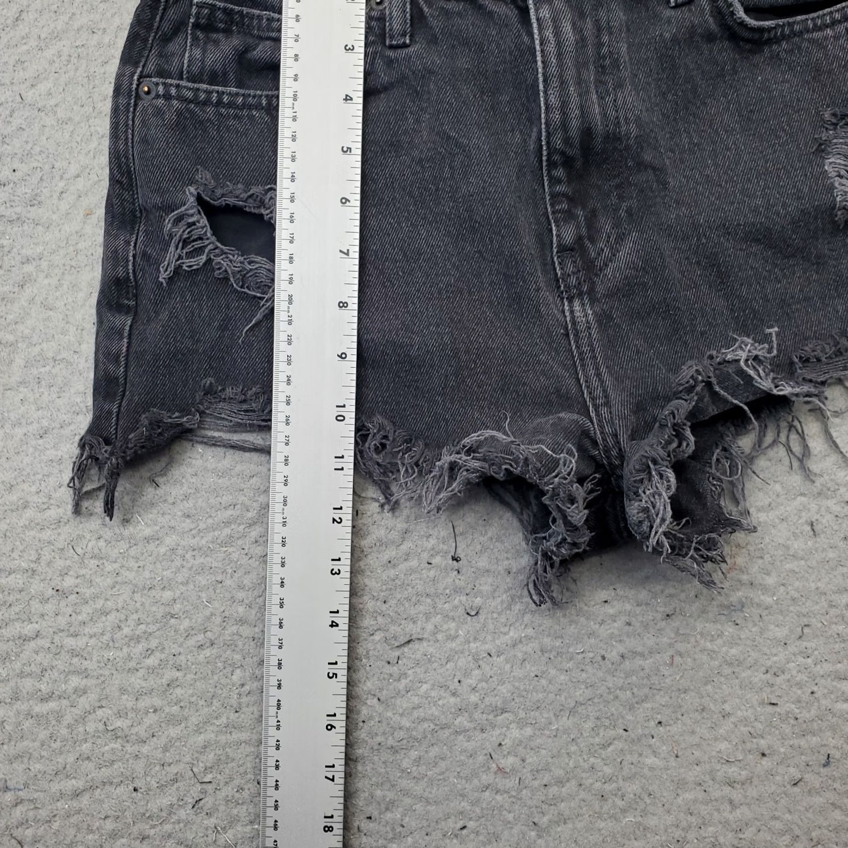 Forever 21 Forever 21 Jeans Shorts Womens Size 28 Black Denim Frayed Hem Distressed Outdoor - 5-Pocket Design, Button, Zipper, Regular Fit, Inseam 1.75" Size 28" / US 6 / IT 42 - 3 Thumbnail
