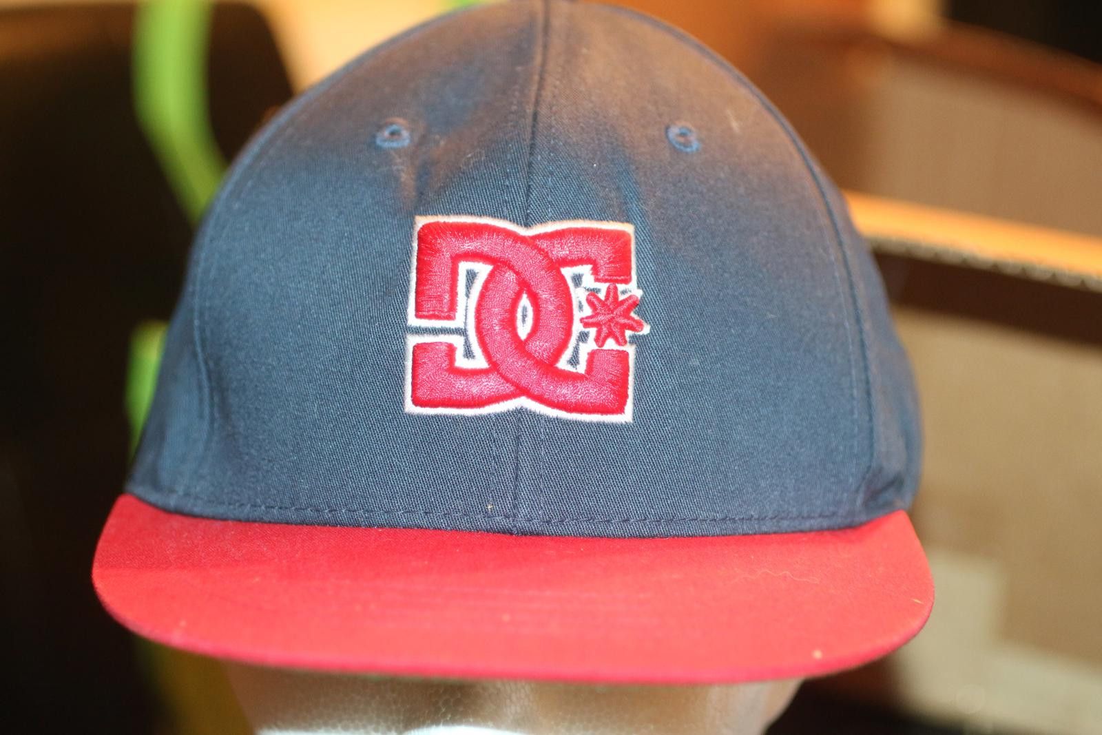 Other DC Shoes Classic Logo Snapback cap Navy Red FlatBrim Yupoong Size ONE SIZE - 1 Thumbnail