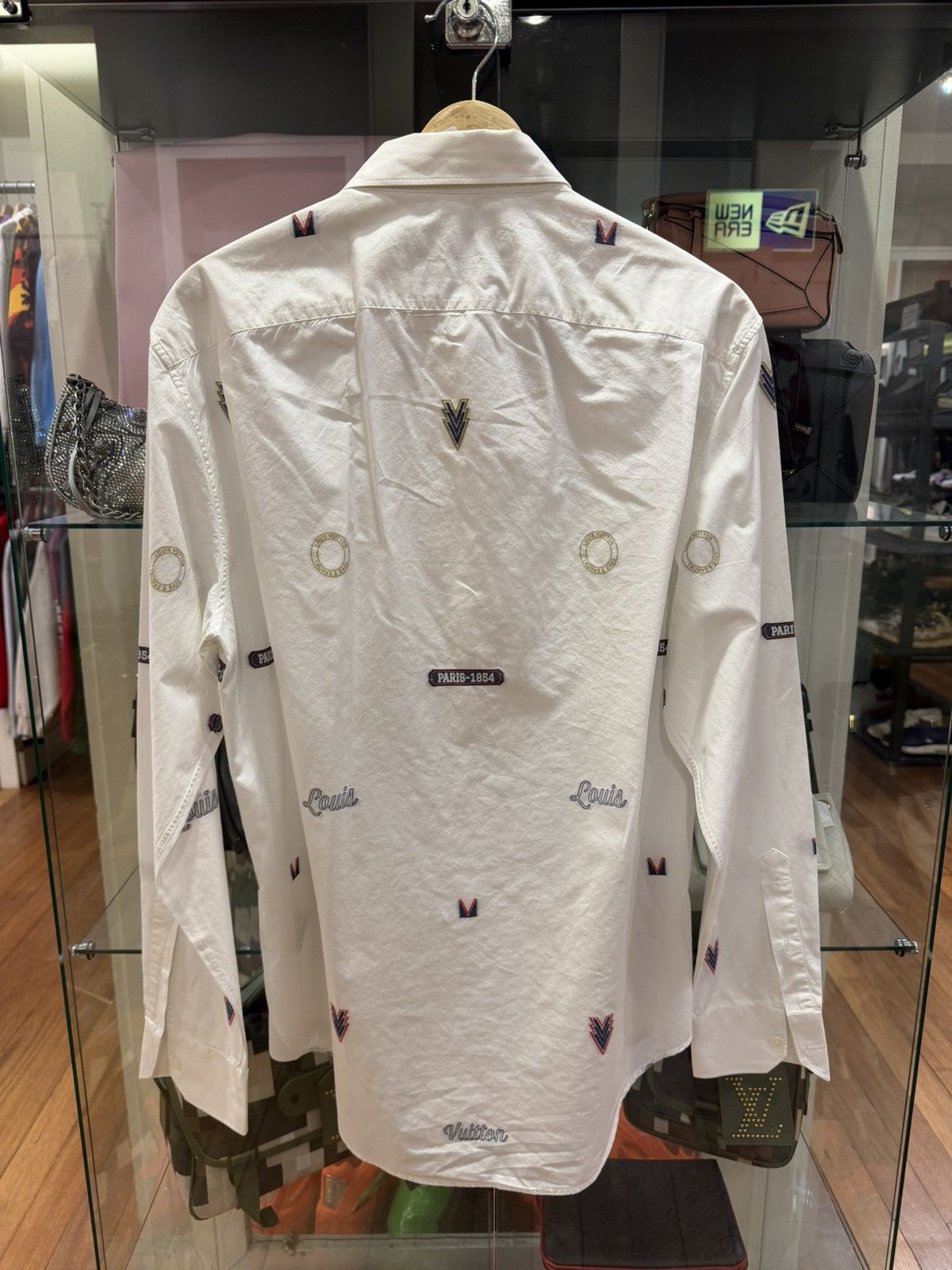 Louis Vuitton Louis Vuitton Embroidered Logo Button Down Shirt Size US L / EU 52-54 / 3 - 2 Thumbnail