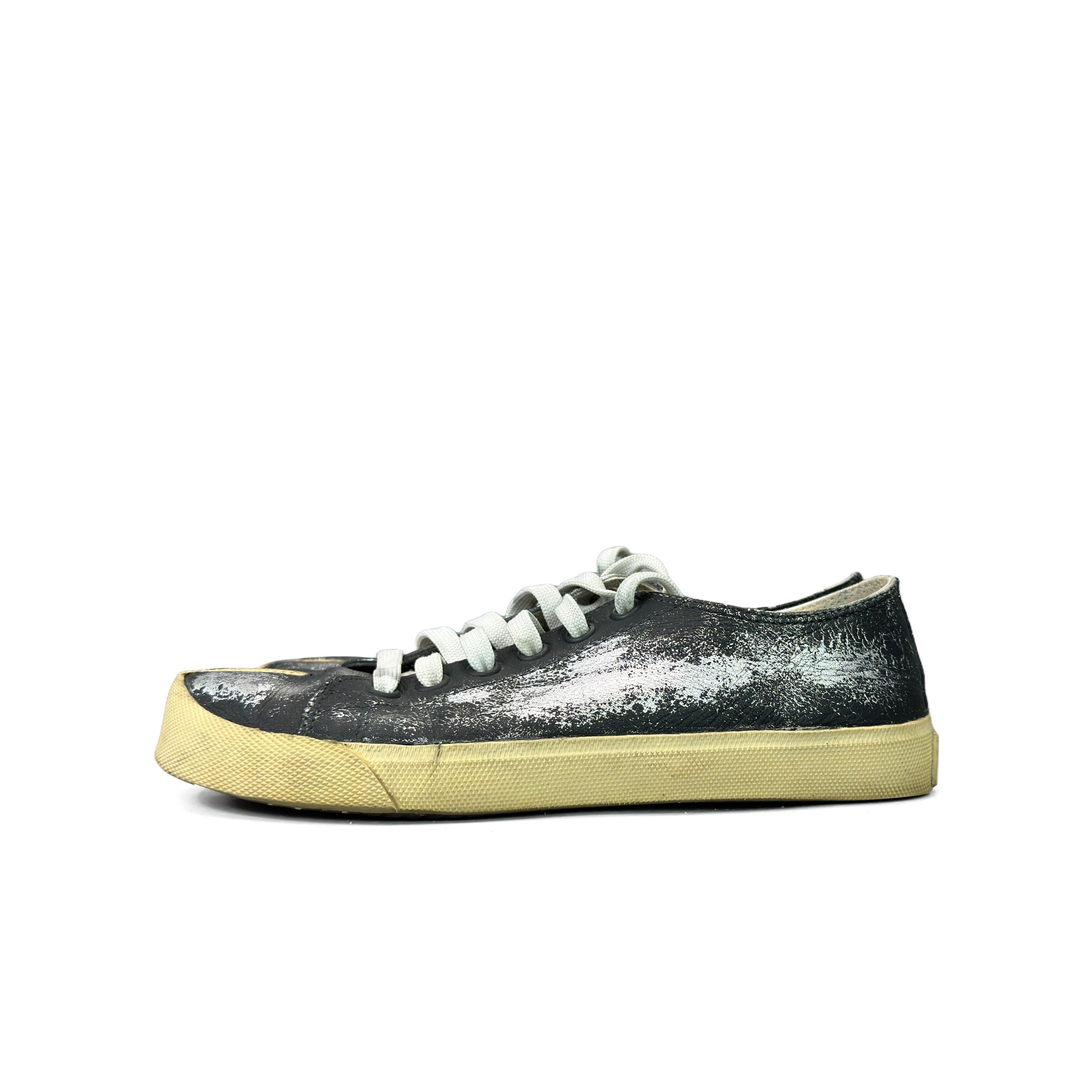 Maison Margiela Maison Margiela Distressed Tabi Low-Top Sneakers Size 37.5 Size US 7.5 / IT 37.5 - 1 Thumbnail