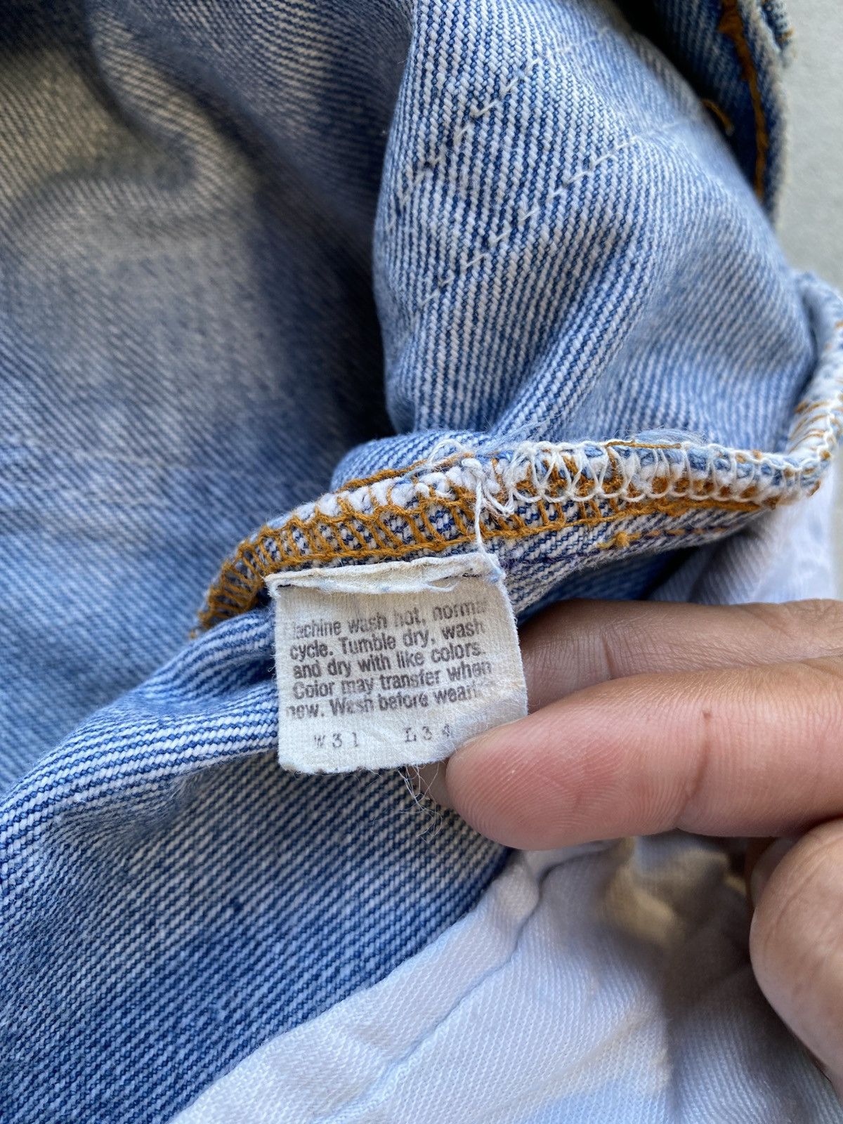 Levi's Vintage Clothing VINTAGE LEVI’S 501 DISTRESSED Size US 31 - 9 Thumbnail