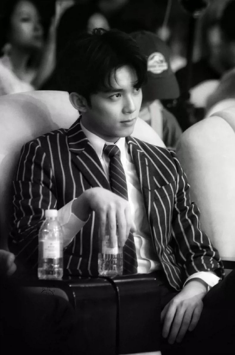 Thom Browne Thom Browne size0 Dark blue striped suit Size 38L - 8 Thumbnail