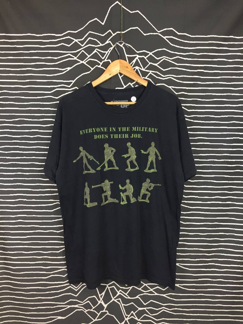 Vintage Ranger Up Everyone In The Military Does Their Job Tee Size US L / EU 52-54 / 3 - 1 Thumbnail
