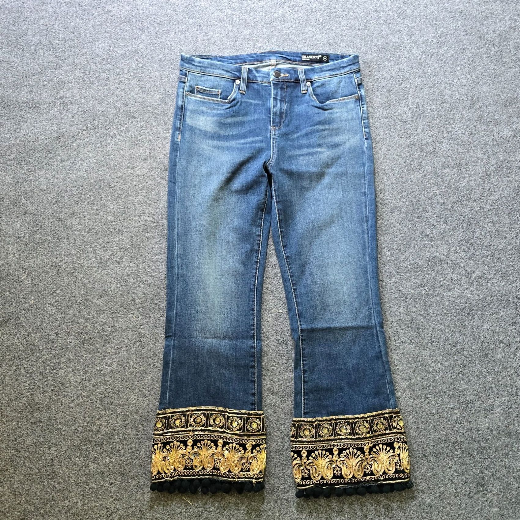 Vintage BLANKNYC Jeans Womens Size 30 Blue Kick Flare Embellished Stretch Artsy Casual Regular Jeans style Flared Women 5-Pocket Inseam 27" Size 30" / US 8 / IT 44 - 2 Thumbnail