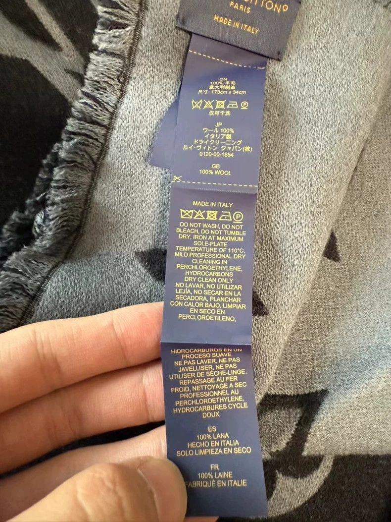 Louis Vuitton Louis Vuitton Vivian's Old Flower Cashmere Scarf Size ONE SIZE - 9 Thumbnail