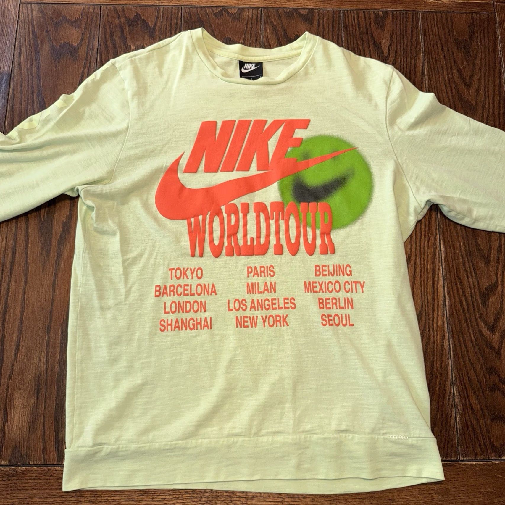 Nike Nike Shirt Men’s Large Green World Tour Glow In The Dark DA0629-383 Sportswear Logo Size US L / EU 52-54 / 3 - 2 Thumbnail